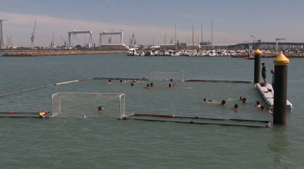 El equipo continuará el trabajo en aguas abiertas hasta su vuelta al Complejo Ciudad de Cádiz. El Club Waterpolo Cádiz traslada sus entrenamientos al CN Elcano.