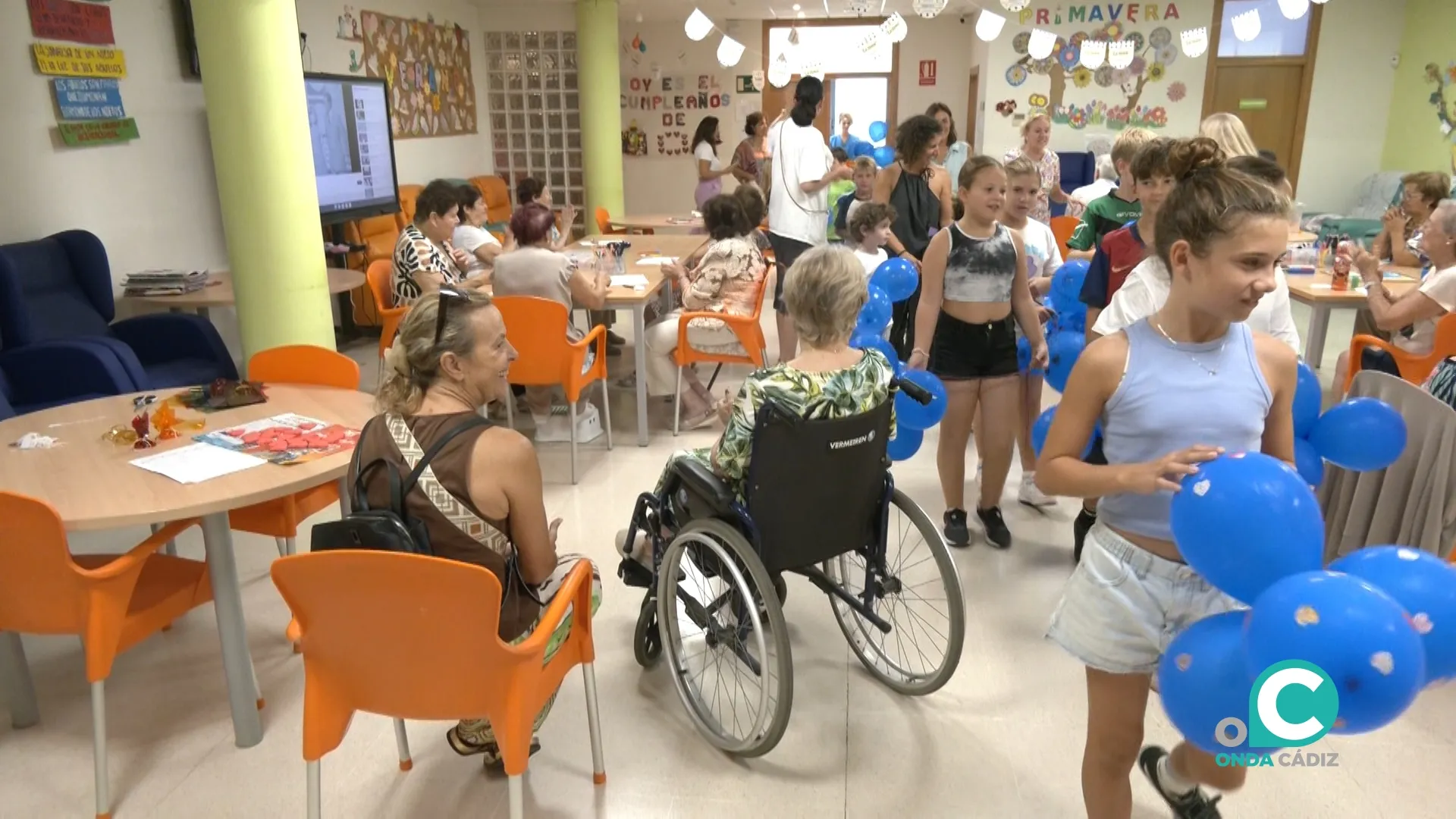 Visita del alumnado del colegio Tierno Galván al centro Alzhe Cádiz. Visita del alumnado del colegio Tierno Galván al centro Alzhe Cádiz.