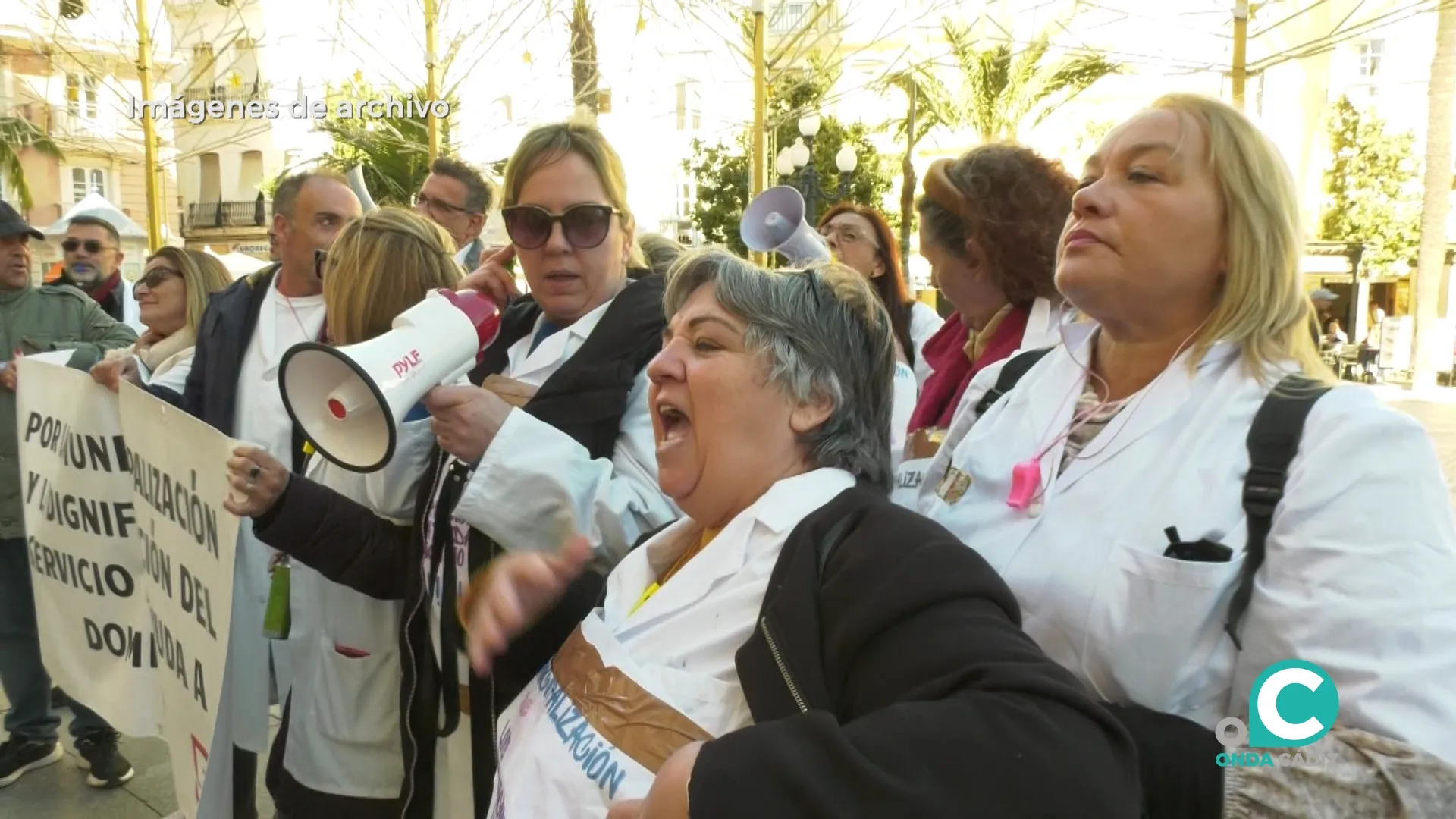 Concentración de trabajadoras de ayuda a domicilio en Cádiz. Concentración de trabajadoras de ayuda a domicilio en Cádiz.