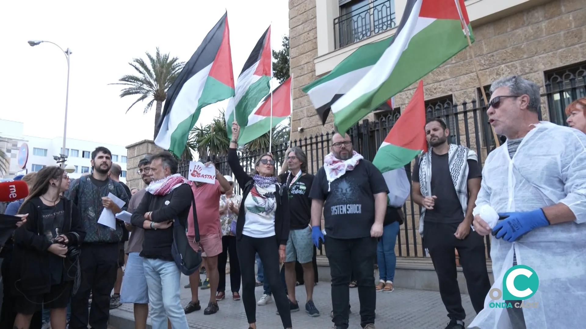 Imagen de la concentración de la plataforma Cádiz con Palestina, este martes. Imagen de la concentración de la plataforma Cádiz con Palestina, este martes.