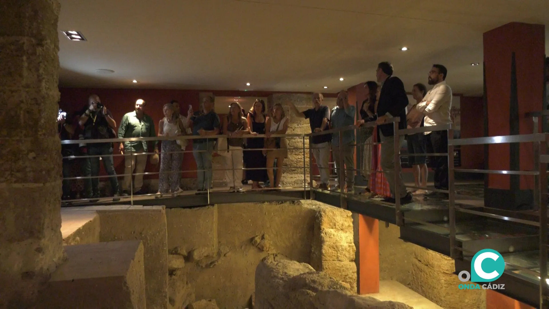 El alcalde de Cádiz, Bruno García, junto a concejales del equipo de gobierno, visitan uno de los espacios de la Casa del Obispo, reabierto este sábado. El alcalde de Cádiz, Bruno García, junto a concejales del equipo de gobierno, visitan uno de los espacios de la Casa del Obispo, reabierto este sábado.