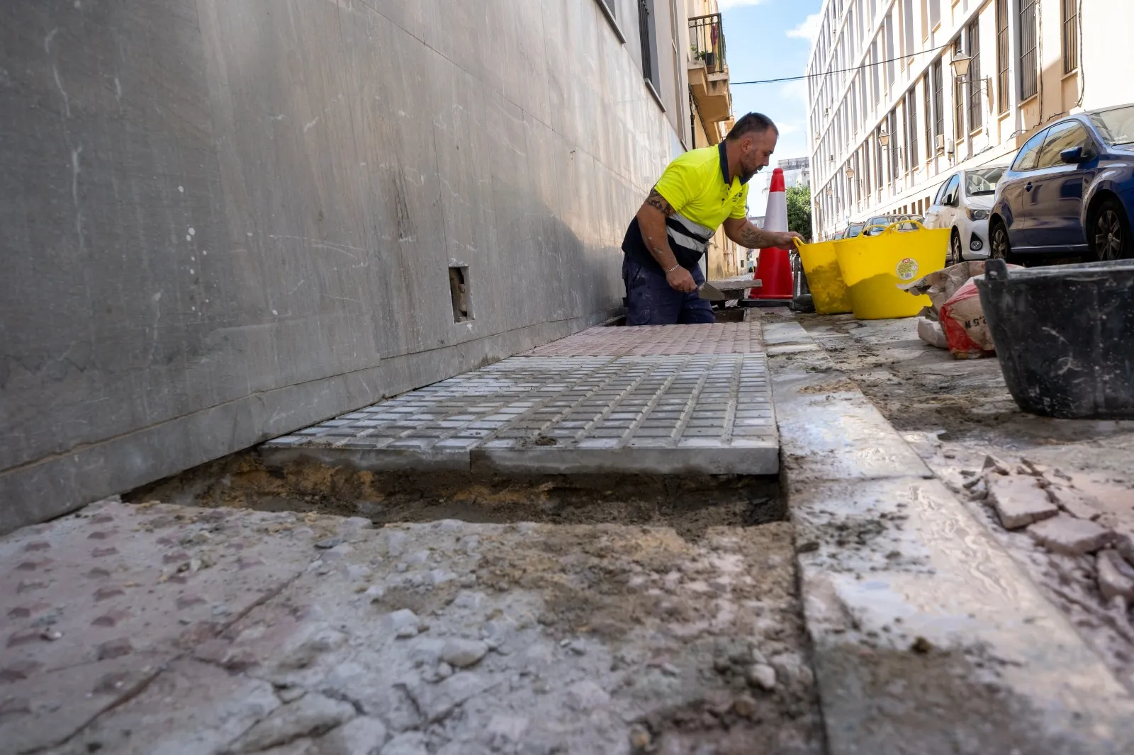 Operarios en algunos de los trabajos que está real.izando actualmente Operarios en algunos de los trabajos que está real.izando actualmente