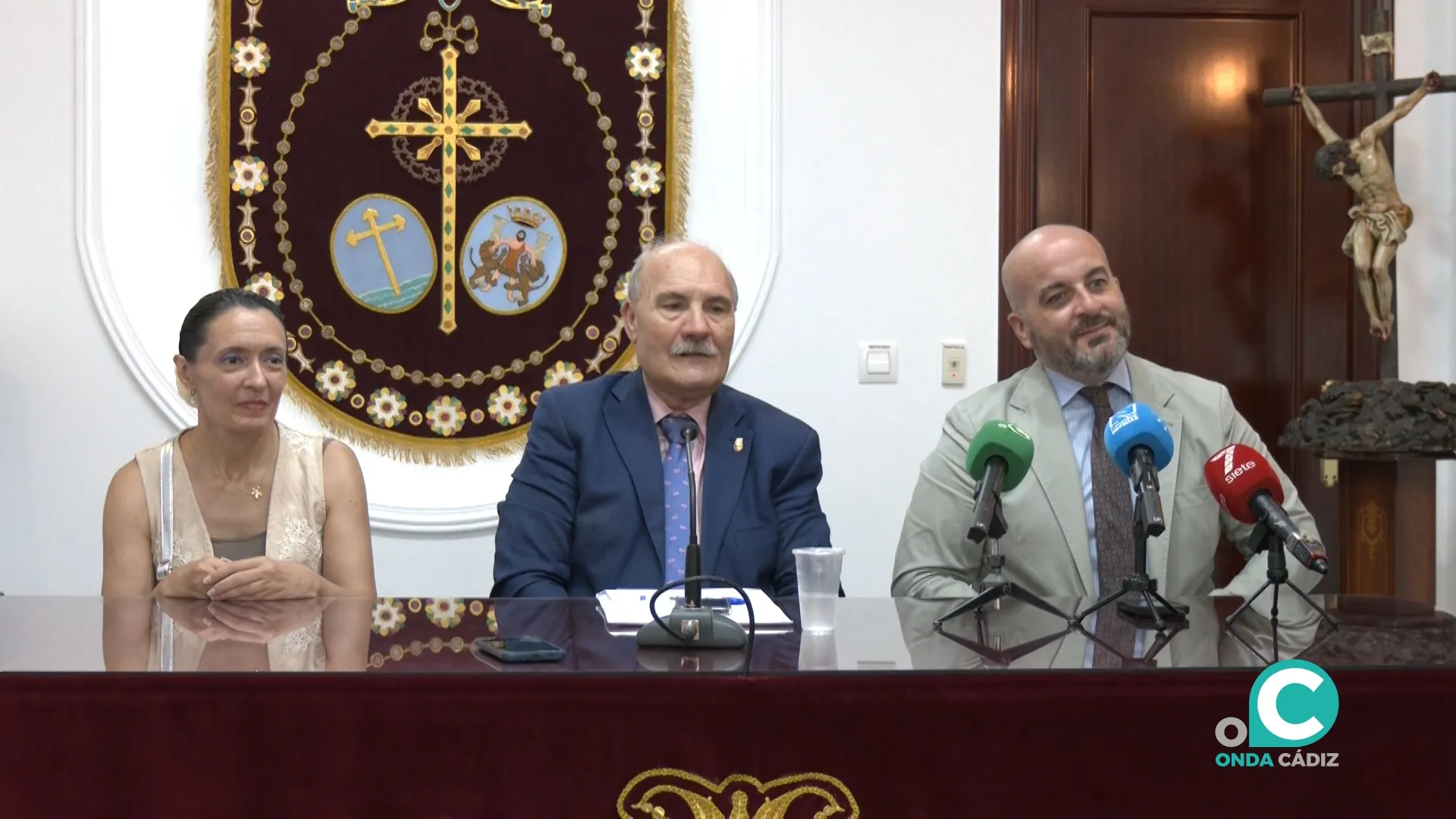El presidente del Consejo, Juan Carlos Jurado, junto a Pablo Manuel Durio e Isabel Sola. El presidente del Consejo, Juan Carlos Jurado, junto a Pablo Manuel Durio e Isabel Sola.