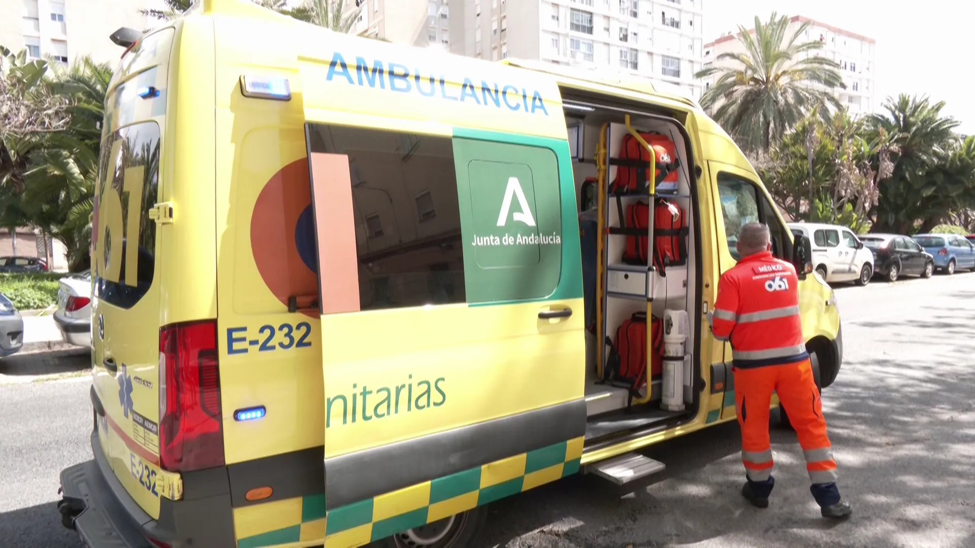 Ambulancia de emergencias durante un servicio de actuación Ambulancia de emergencias durante un servicio de actuación