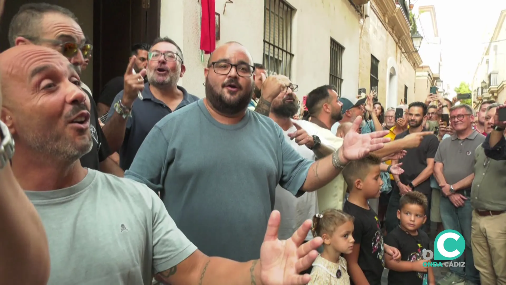 En el acto no faltaron coplas de sus más afamadas agrupaciones del inmortal autor En el acto no faltaron coplas de sus más afamadas agrupaciones del inmortal autor
