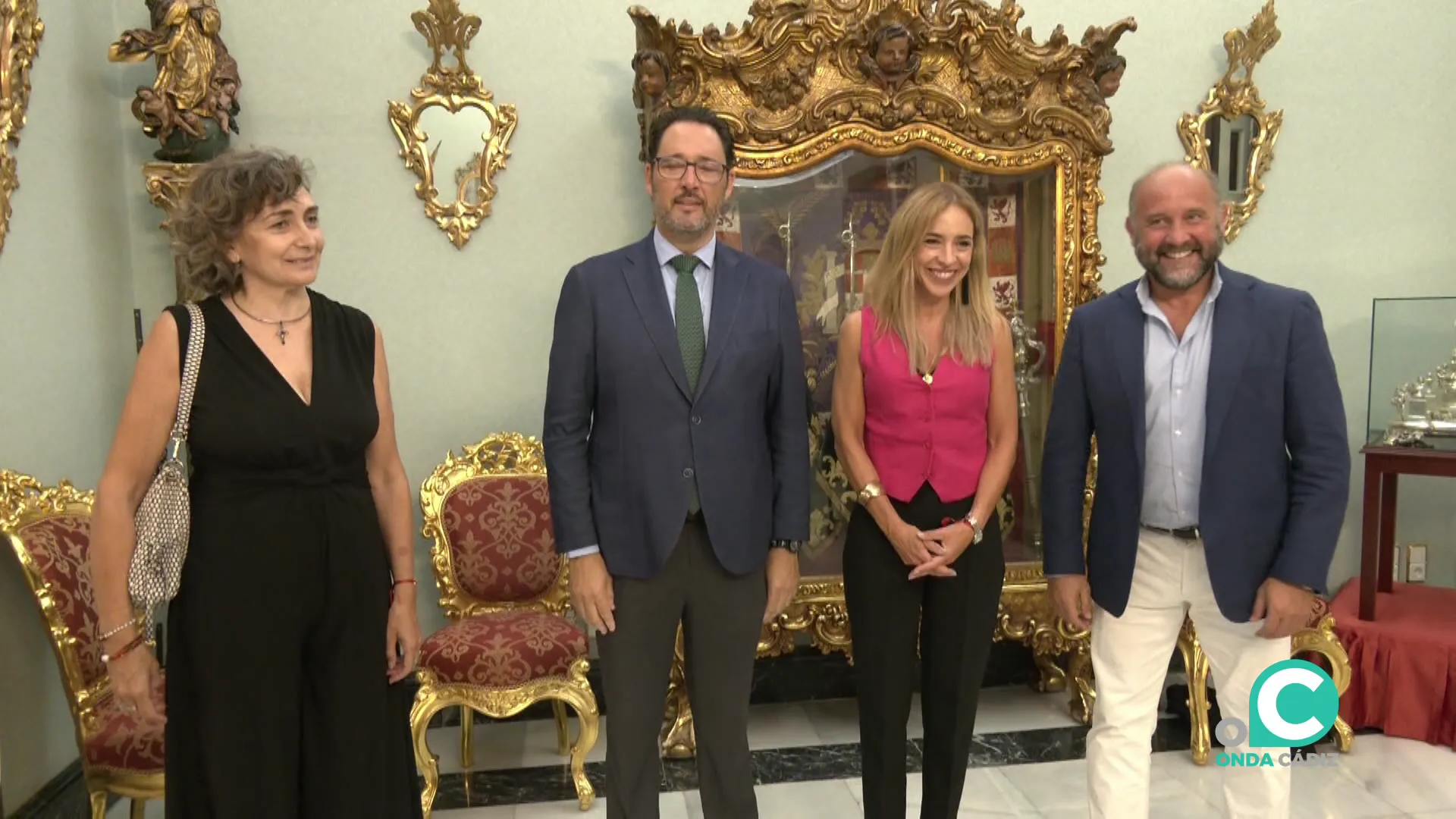Los asistentes antes de comenzar la reunión en el Palacio Provincial Los asistentes antes de comenzar la reunión en el Palacio Provincial