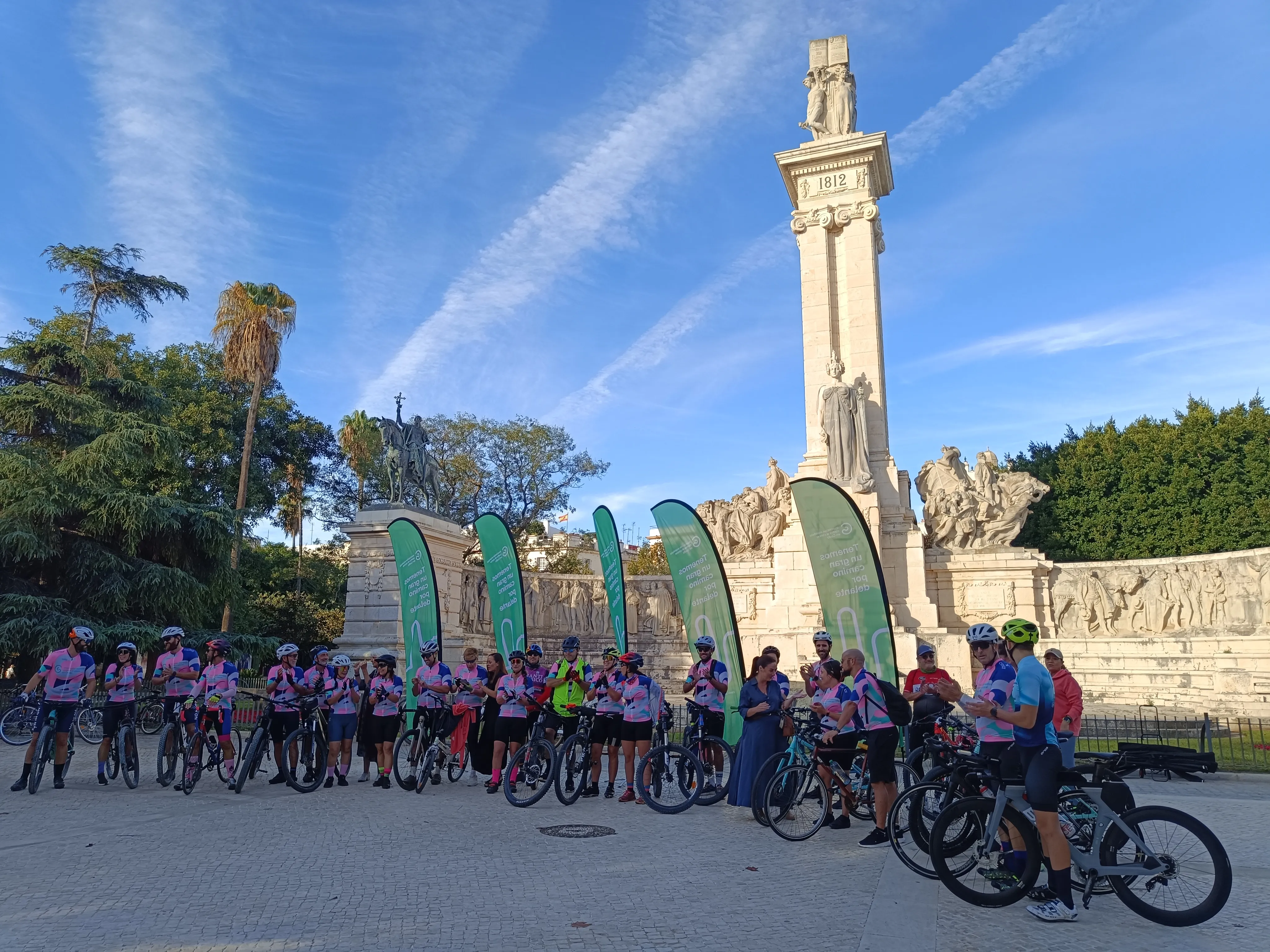 La Plaza de España acoge el arranque de la III Cádiz Bike contra el Cáncer La Plaza de España acoge el arranque de la III Cádiz Bike contra el Cáncer.