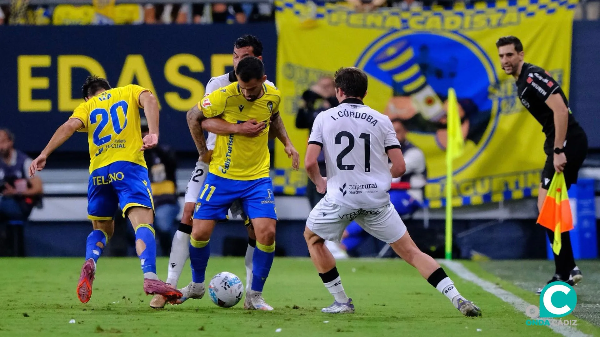 Suso agarrado por un jugador del Burgos CF (Foto: LaLiga) Suso agarrado por un jugador del Burgos CF (Foto: LaLiga)