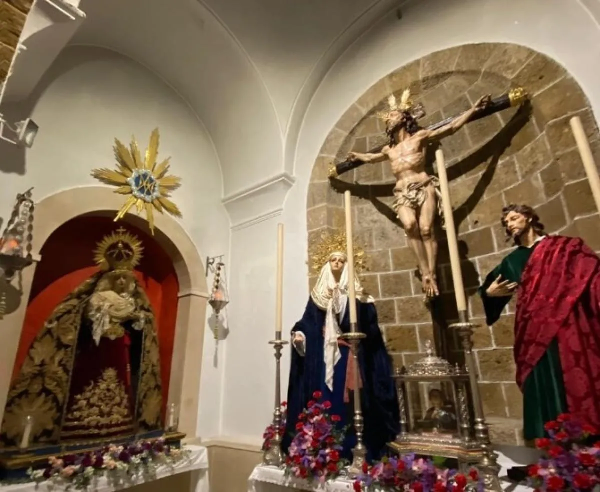 La iglesia de Santa Cruz volverá a ser intervenida para evitar filtraciones desde la fachada Las obras no afectarán a la actividad del templo