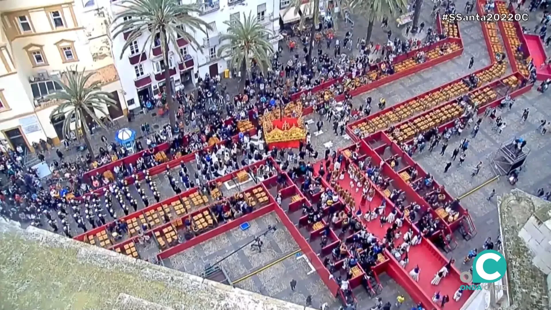 Vista aérea de la plaza de la Catedral durante la Semana Santa. Las hermandades y cofradías donan 11.100 euros a entidades y asociaciones a través del Fondo de Solidaridad del Consejo de Hermandades.