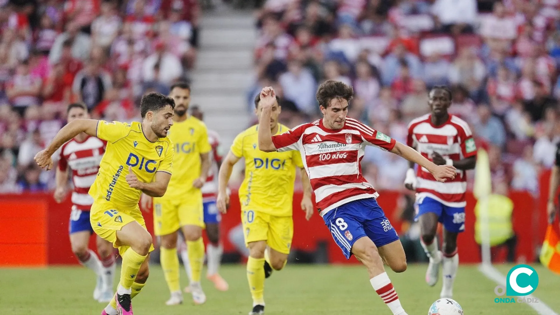 Sergio Ortuño en una disputa con Alemañ (Foto: La Liga) Sergio Ortuño en una disputa con Alemañ (Foto: La Liga)