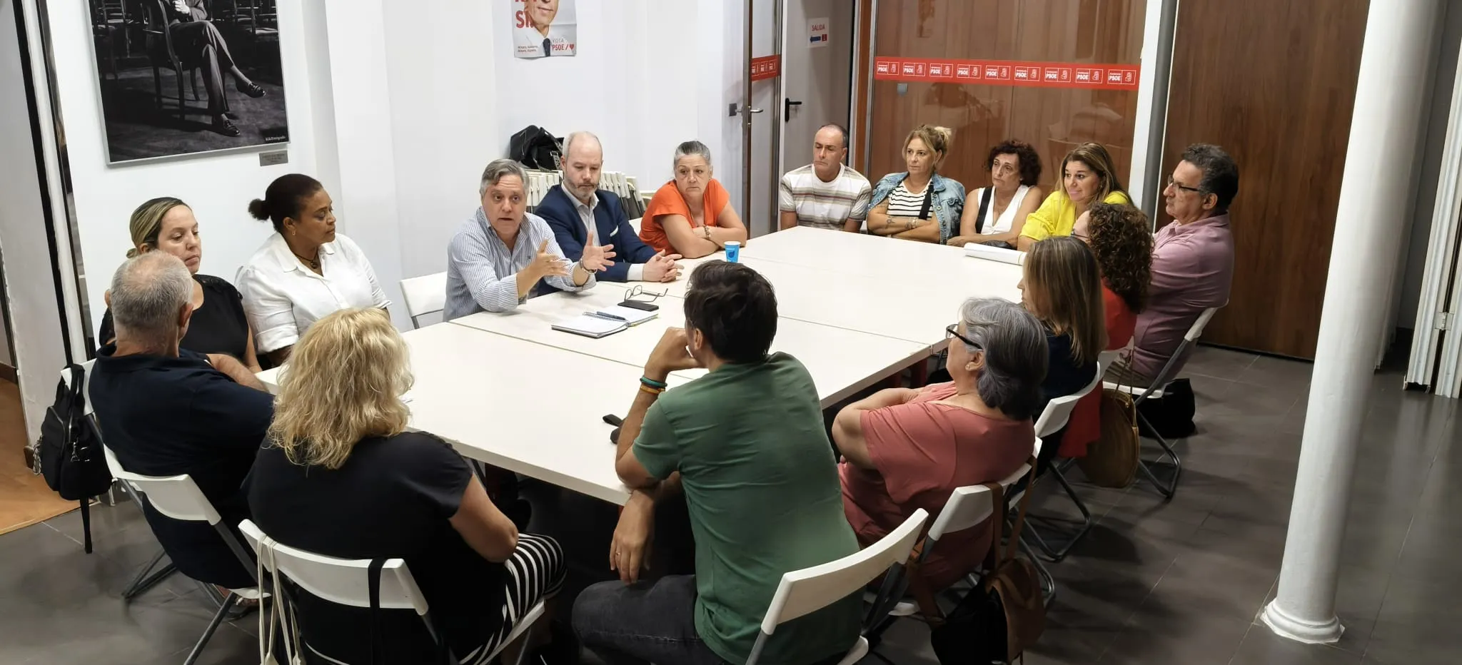 Óscar Torres en el encuentro con los representantes del Comité de Empresa Óscar Torres en el encuentro con los representantes del Comité de Empresa