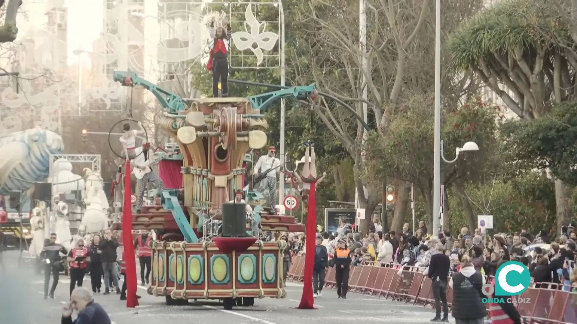 Una de las carrozas que participó en la Gran Cabalgata del Carnaval de Cádiz 2025. Una de las carrozas que participó en la Gran Cabalgata del Carnaval de Cádiz 2025.