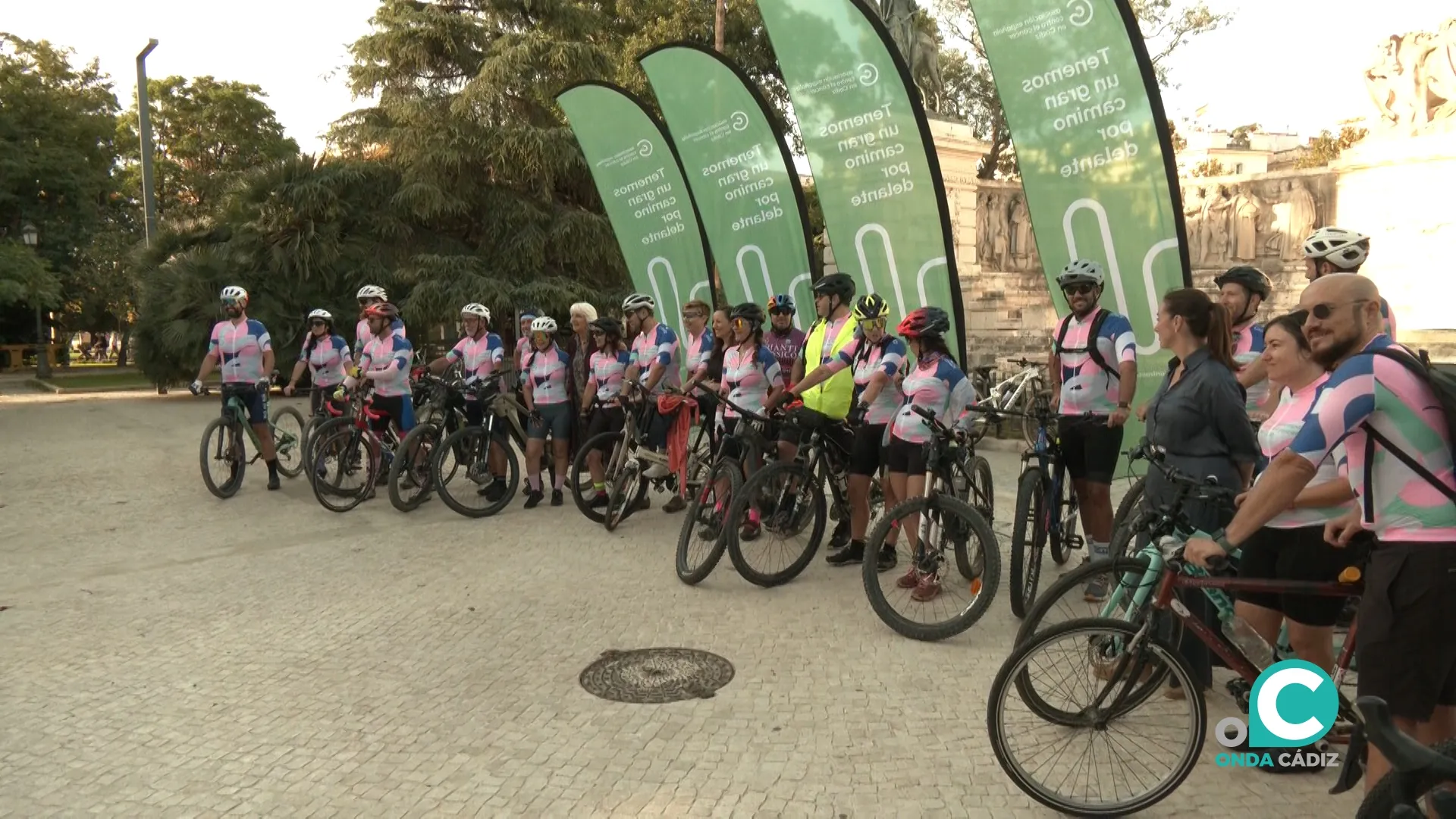 La Plaza de España acoge el arranque de la III Cádiz Bike contra el Cáncer.