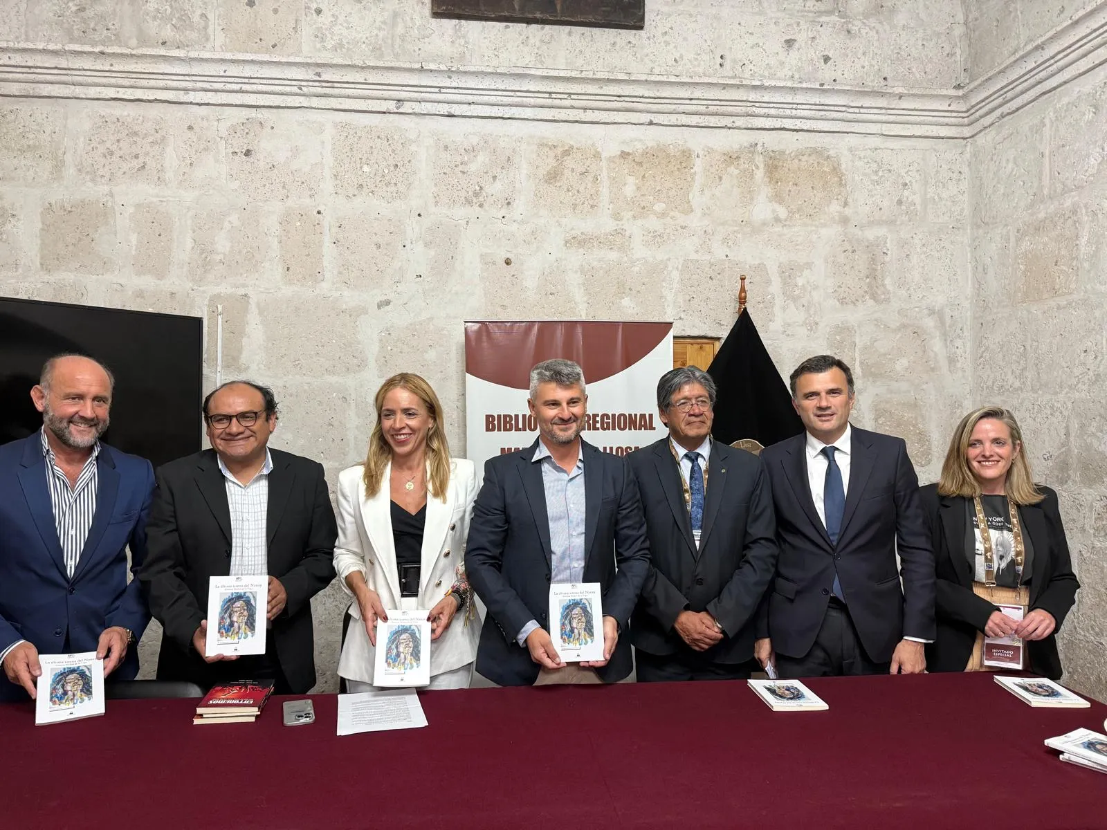 Acto de presentación del libro del periodista gaditano, Antonio Muñoz, 'La última sirena del Nanay', en el Congreso de la Lengua. Acto de presentación del libro del periodista gaditano, Antonio Muñoz, 'La última sirena del Nanay', en el Congreso de la Lengua.