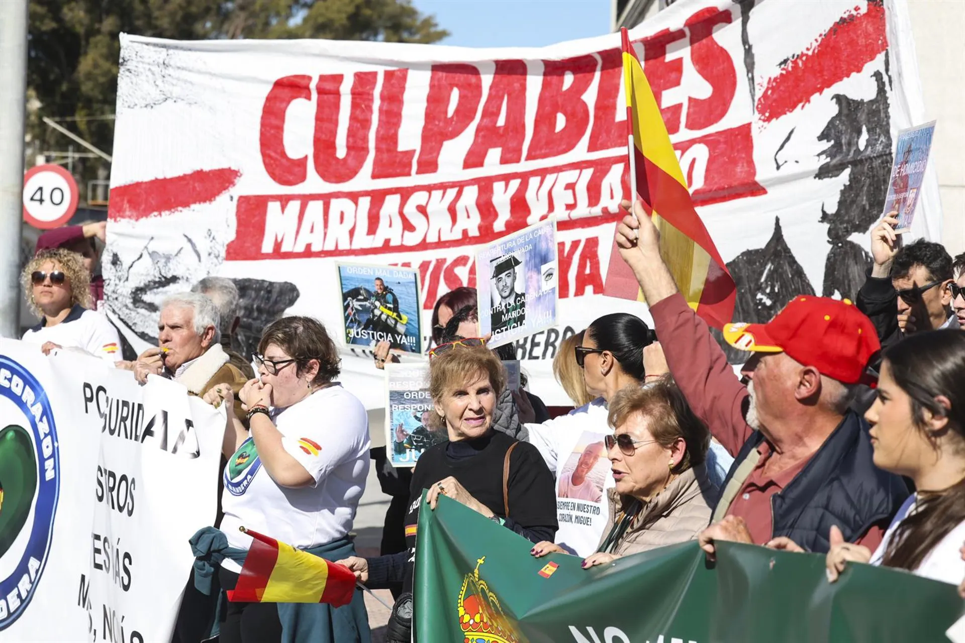 Imágenes en la Comandancia de Cádiz en recuerdo de los dos agentes fallecidos en febrero de 2025 Imágenes en la Comandancia de Cádiz en recuerdo de los dos agentes fallecidos en febrero de 2025