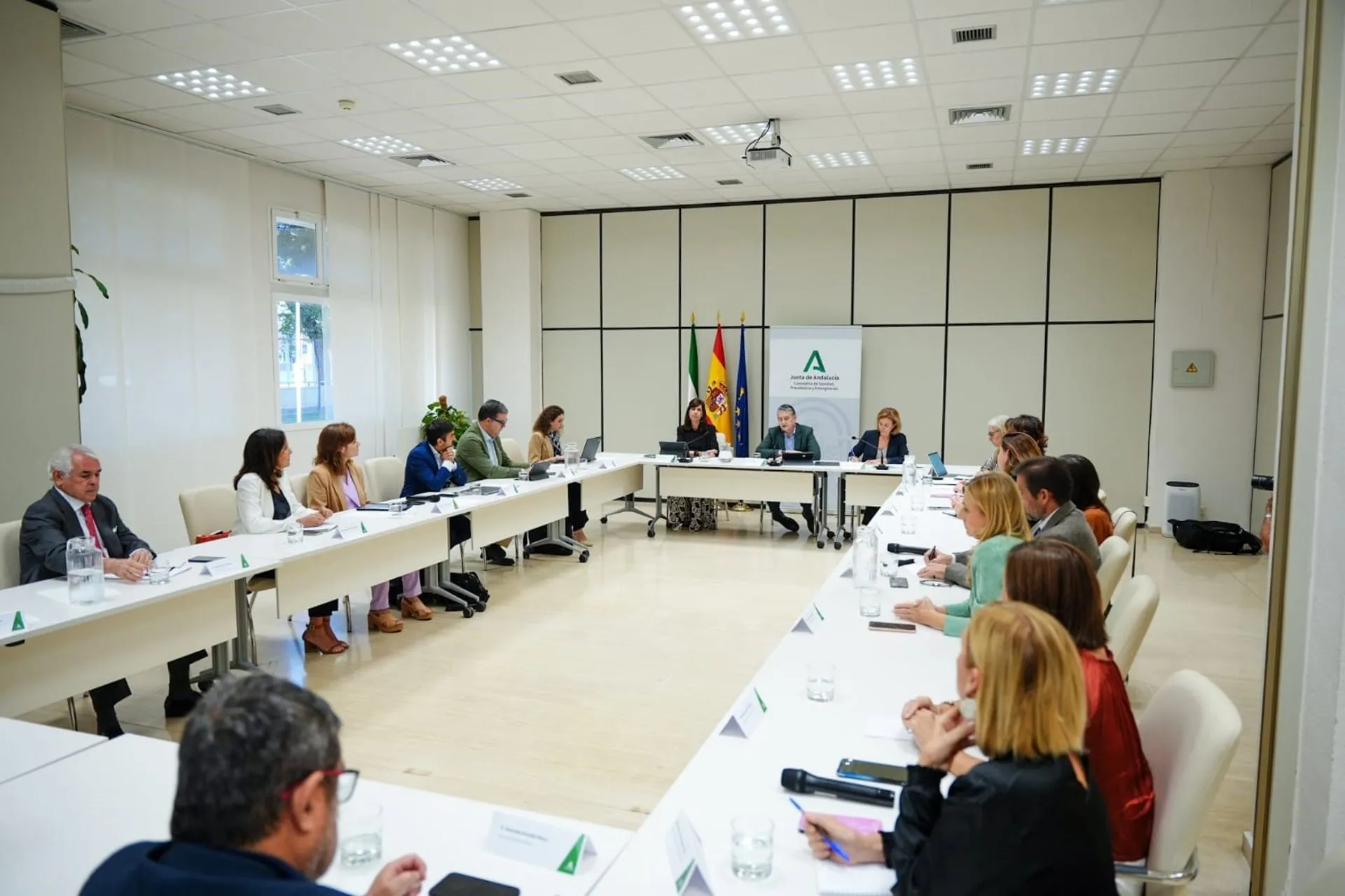 El consejero de Sanidad Antonio Sanz ha presidido este viernes la constitución de la comisión de seguimiento del plan de choque del cribado del cáncer de mama. El consejero de Sanidad Antonio Sanz ha presidido este viernes la constitución de la comisión de seguimiento del plan de choque del cribado del cáncer de mama.
