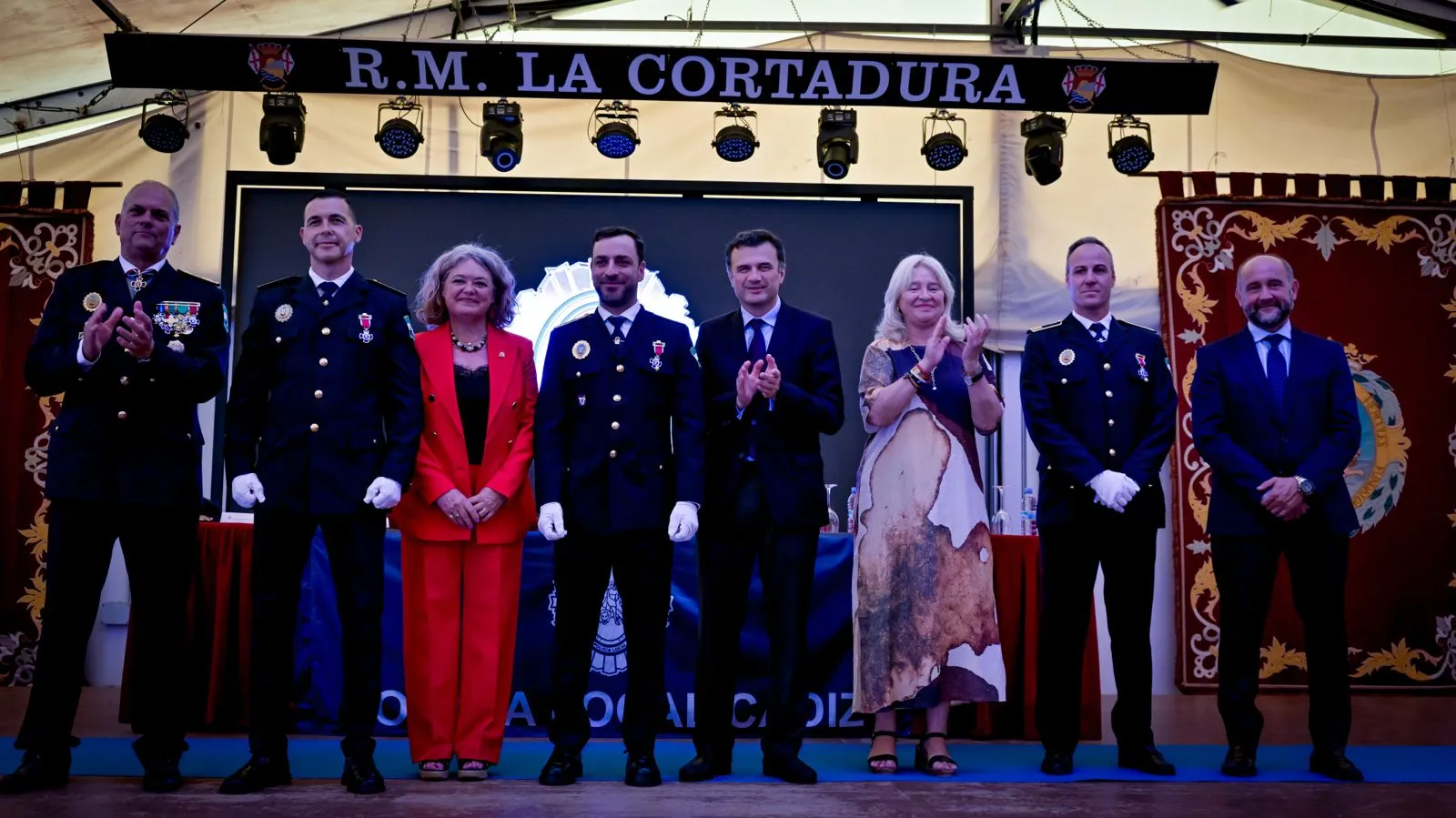 Autoridades y agentes distinguidos durante el acto Autoridades y agentes distinguidos durante el acto