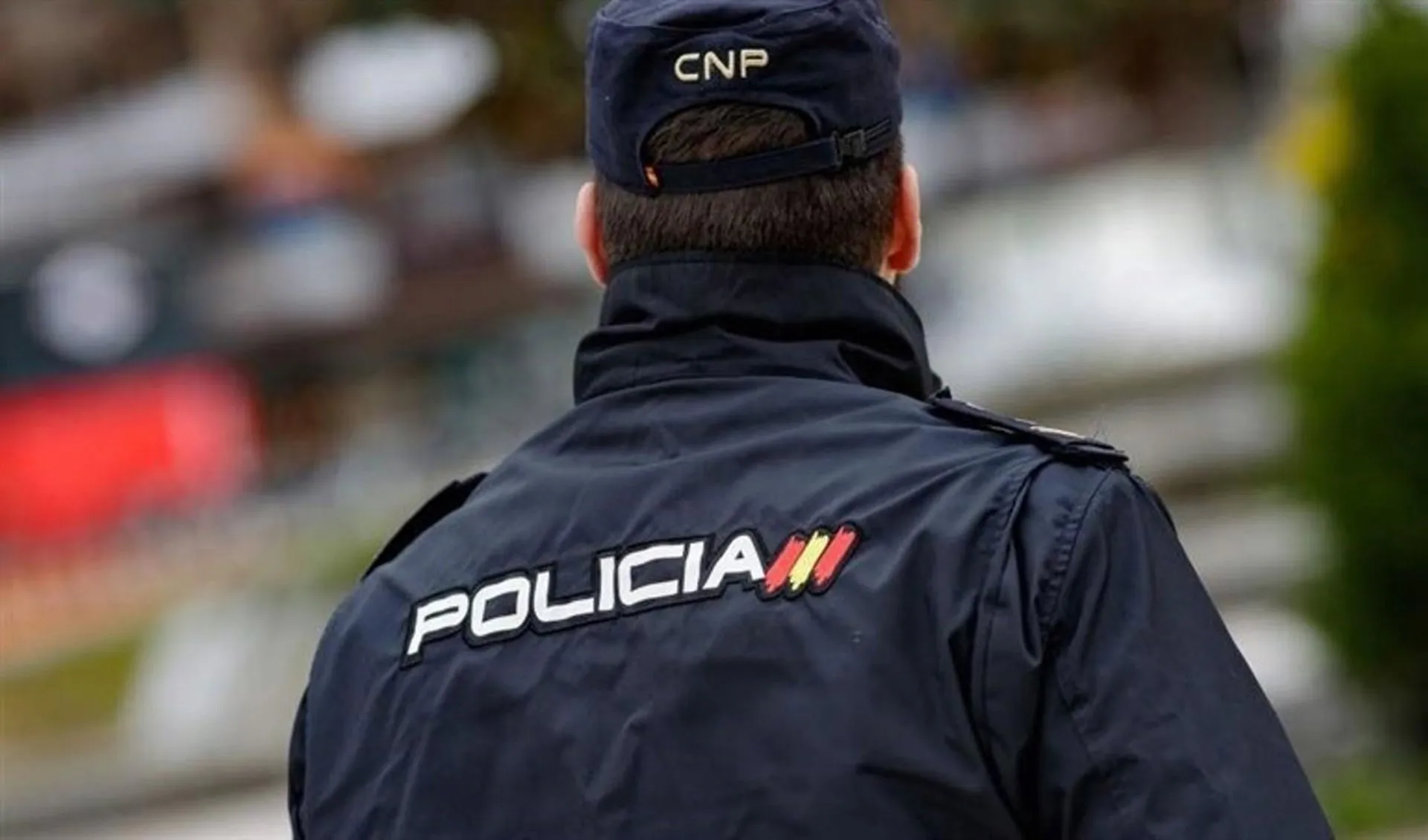 Agente de la Policía Nacional. Agente de la Policía Nacional.