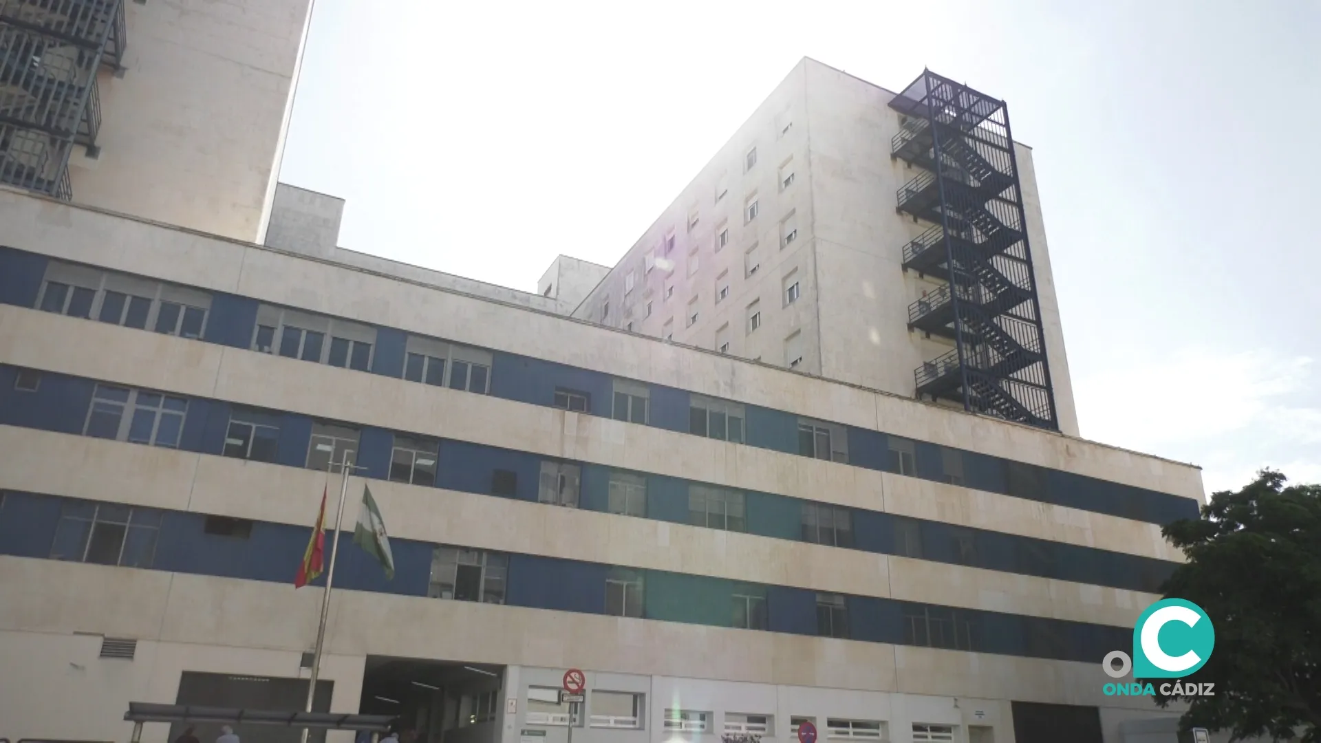 Exterior del Hospital Universitario de Puerta del Mar. Exterior del Hospital Universitario de Puerta del Mar.