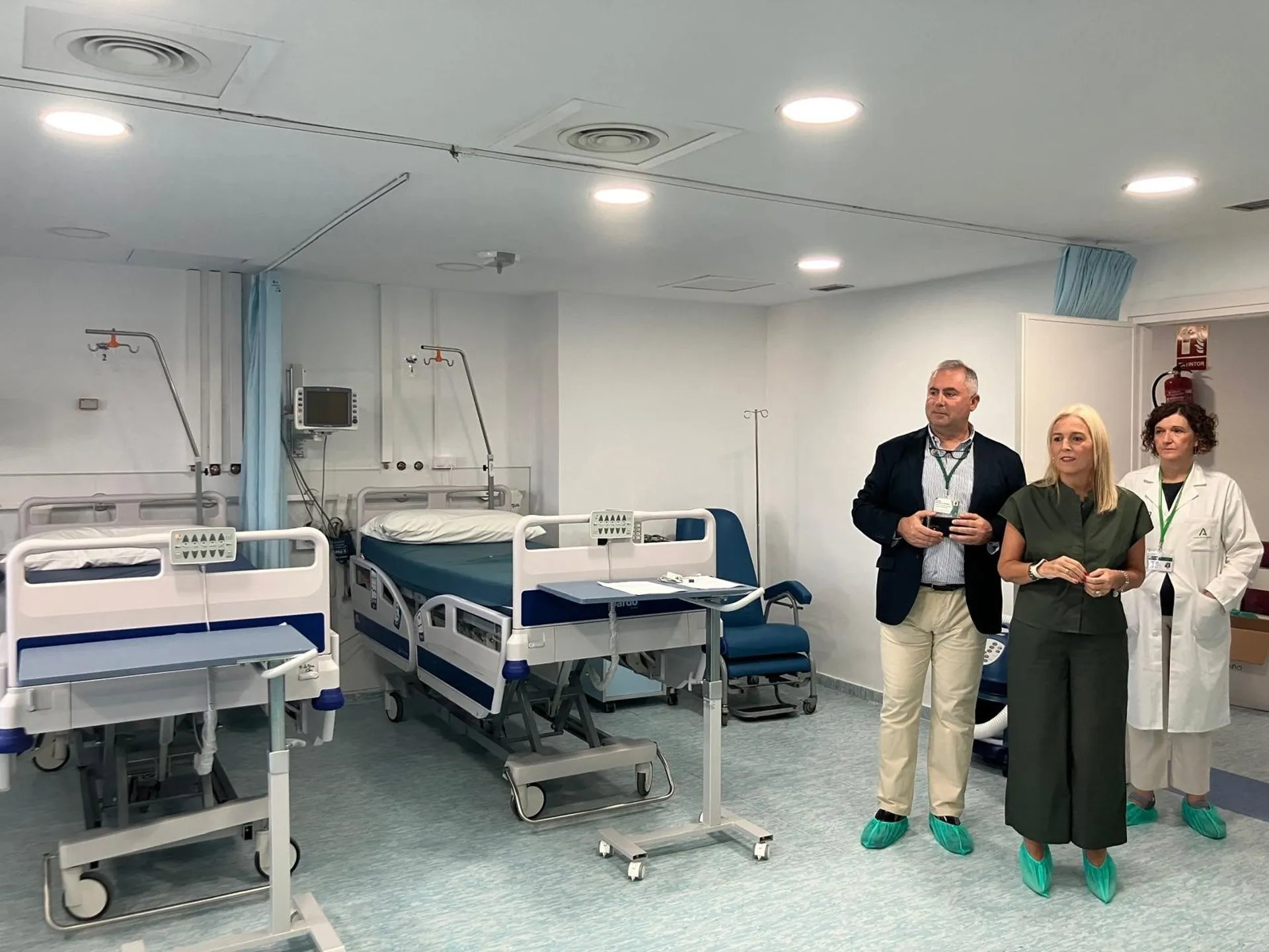 Eva Pajares en el nuevo Bloque Quirúrgico del Hospital San Carlos en San Fernando