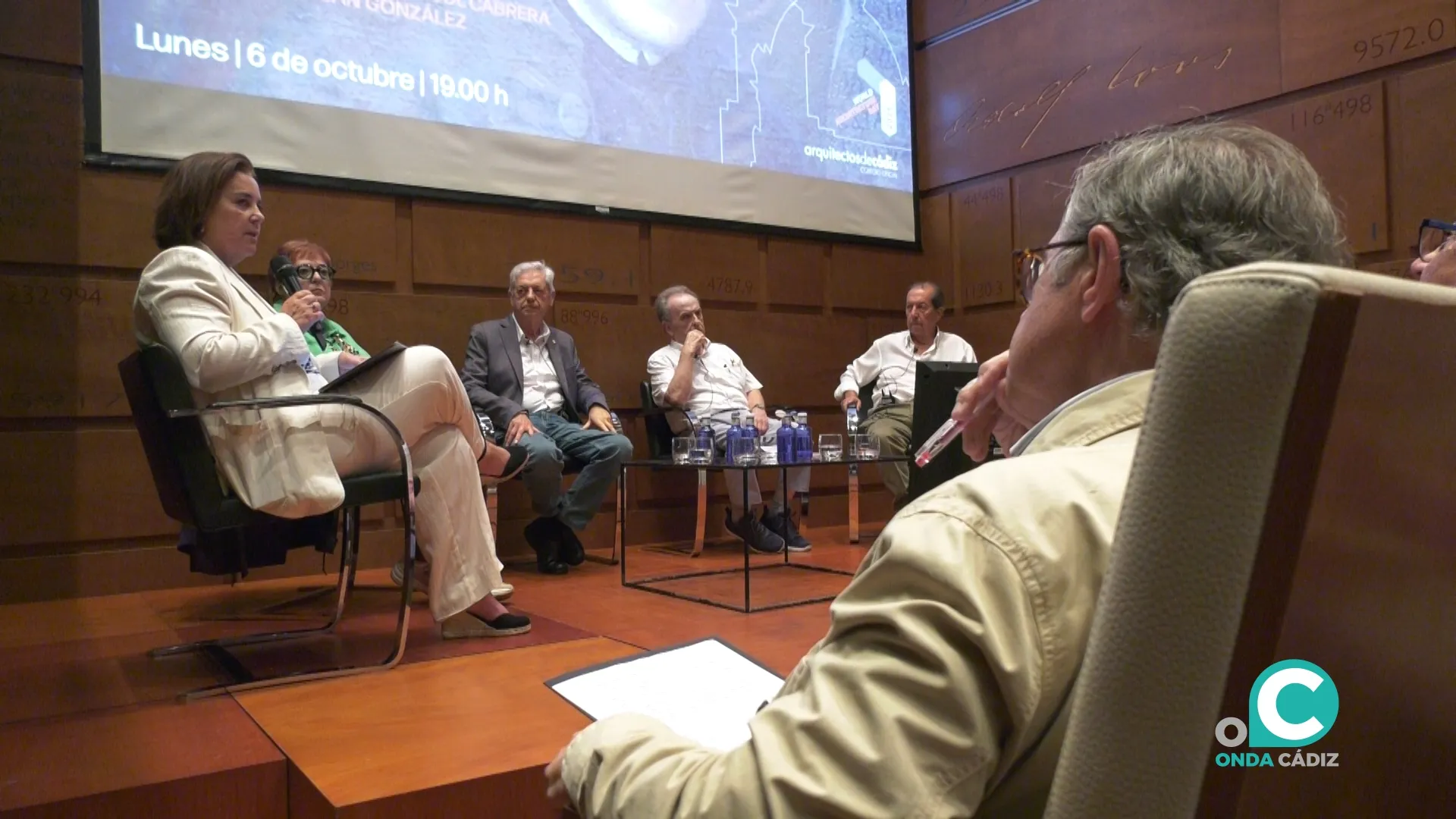 Conversatorio sobre Torcuato Cayón en la sede del Colegio Oficial de Arquitectos de Cádiz. Conversatorio sobre Torcuato Cayón en la sede del Colegio Oficial de Arquitectos de Cádiz.