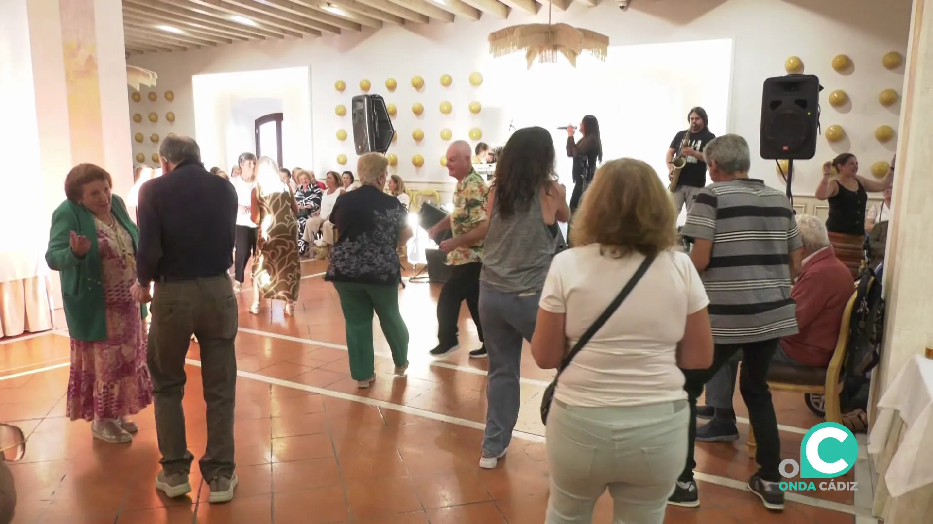 Los asistentes disfrutaron de bailes amenizado por una orquesta 
