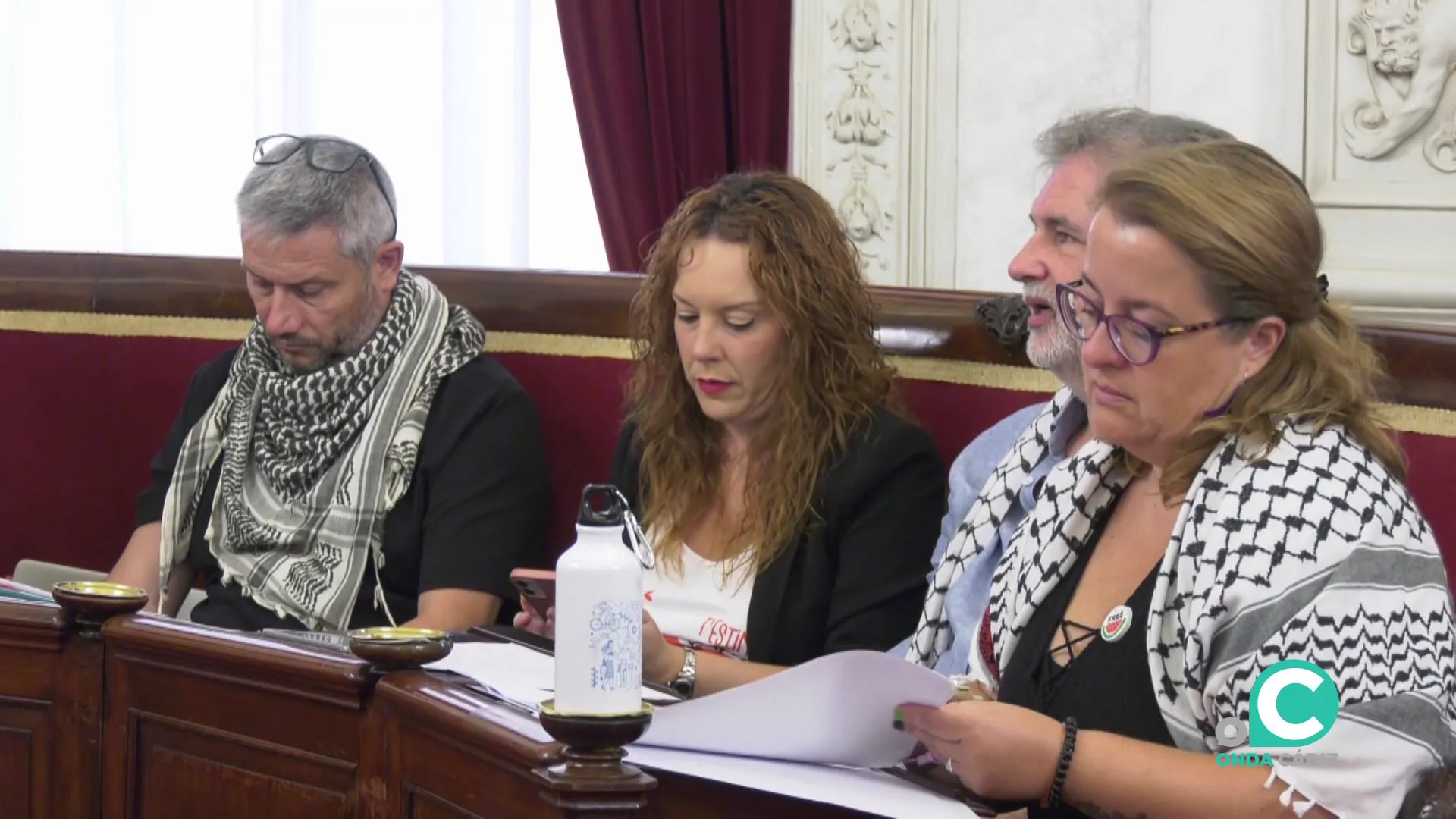 Concejales de la formación durante el desarrollo de una sesión plenaria  Concejales de la formación durante el desarrollo de una sesión plenaria