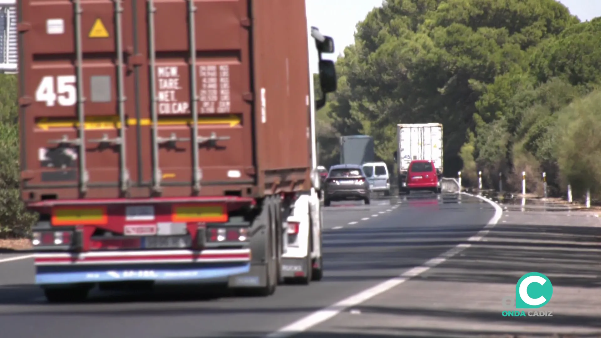 Tráfico en la en la AP-4 en una imagen de archivo Tráfico en la en la AP-4 en una imagen de archivo