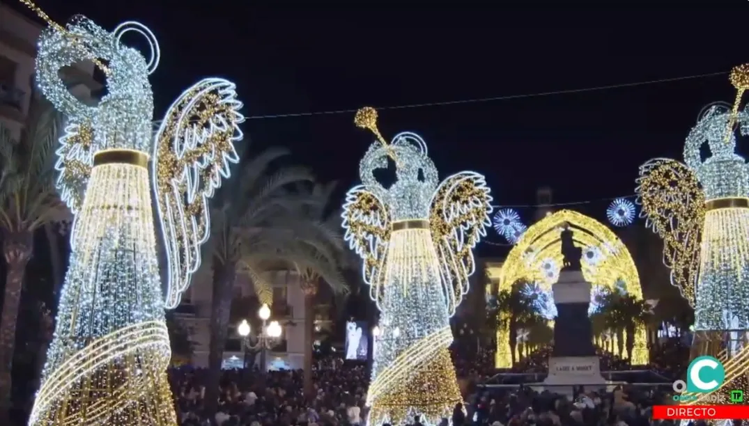 La bailaora María Moreno ha sido la encargada este año de protagonizar el espectáculo de luces y el encendido final