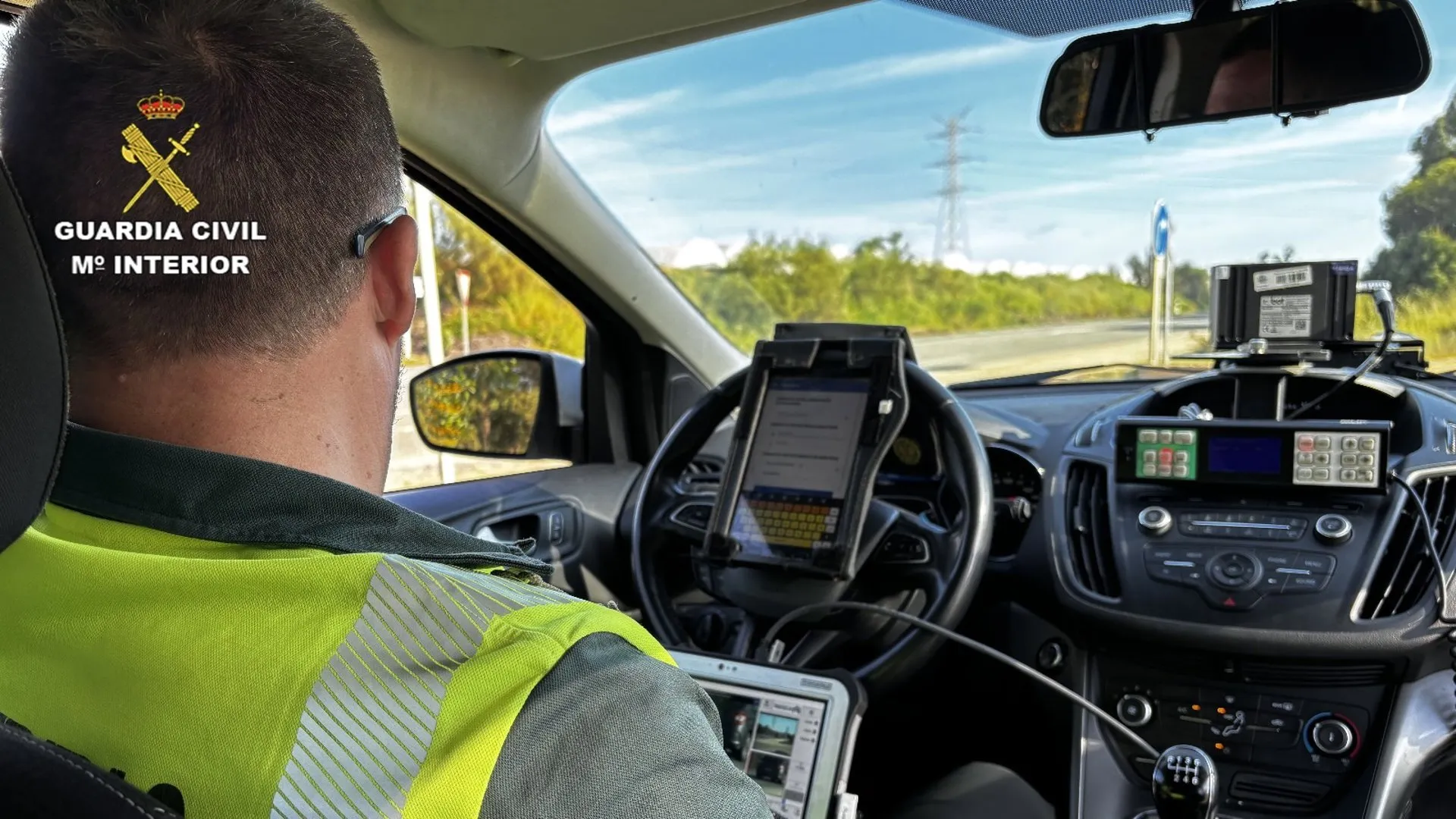  Imagen de archivo de un Guardia Civil en un control de tráfico.