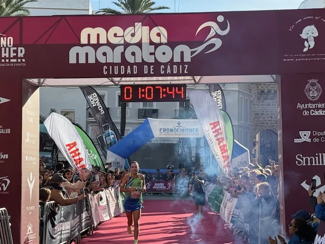 El corredor Jorge Soto ha sido el ganador de esta Media Maratón , completándola en 1: 07 minutos.