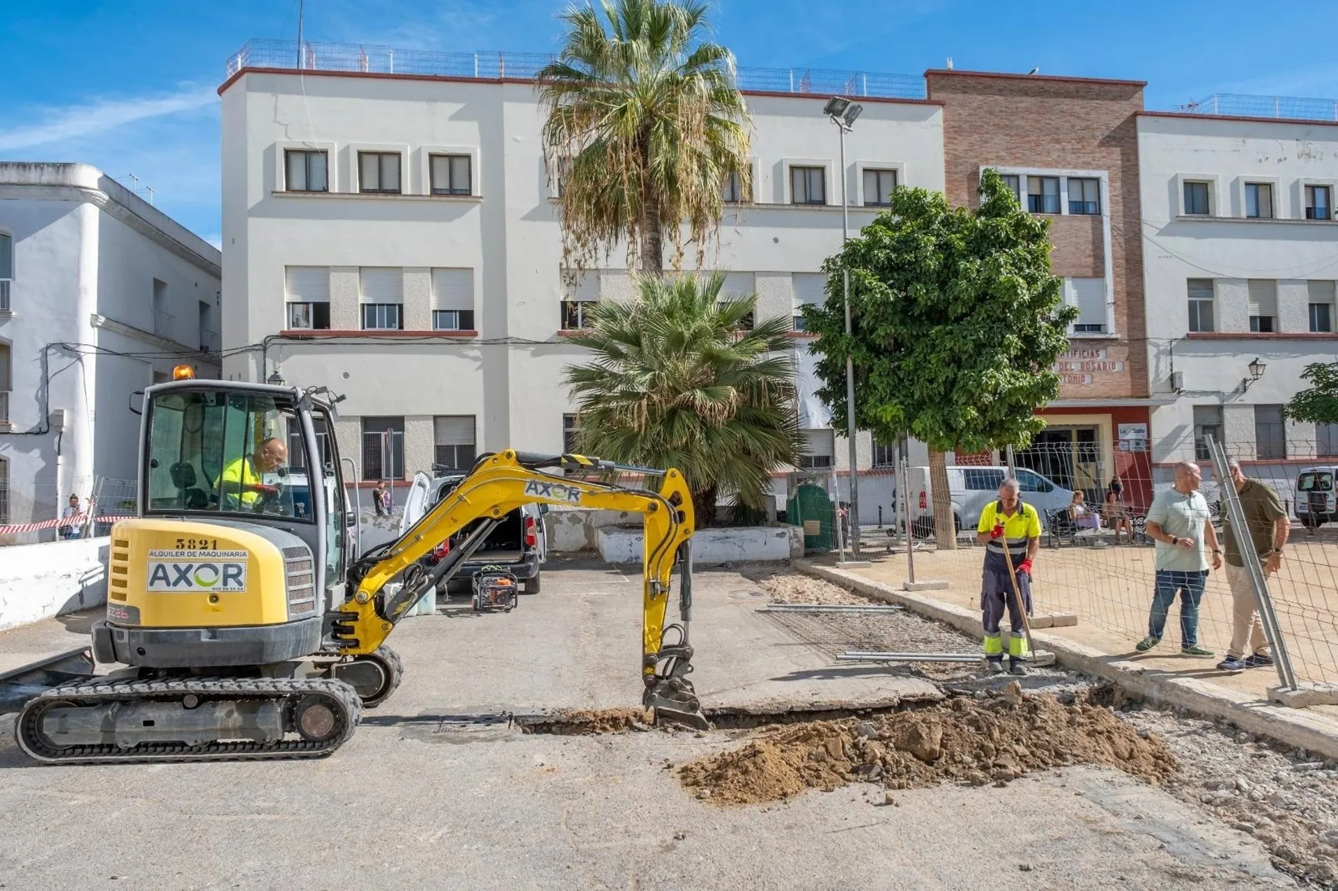 El Ayuntamiento de Cádiz comienza las mejoras en la plaza Manolo Santander. El Ayuntamiento de Cádiz comienza las mejoras en la plaza Manolo Santander.