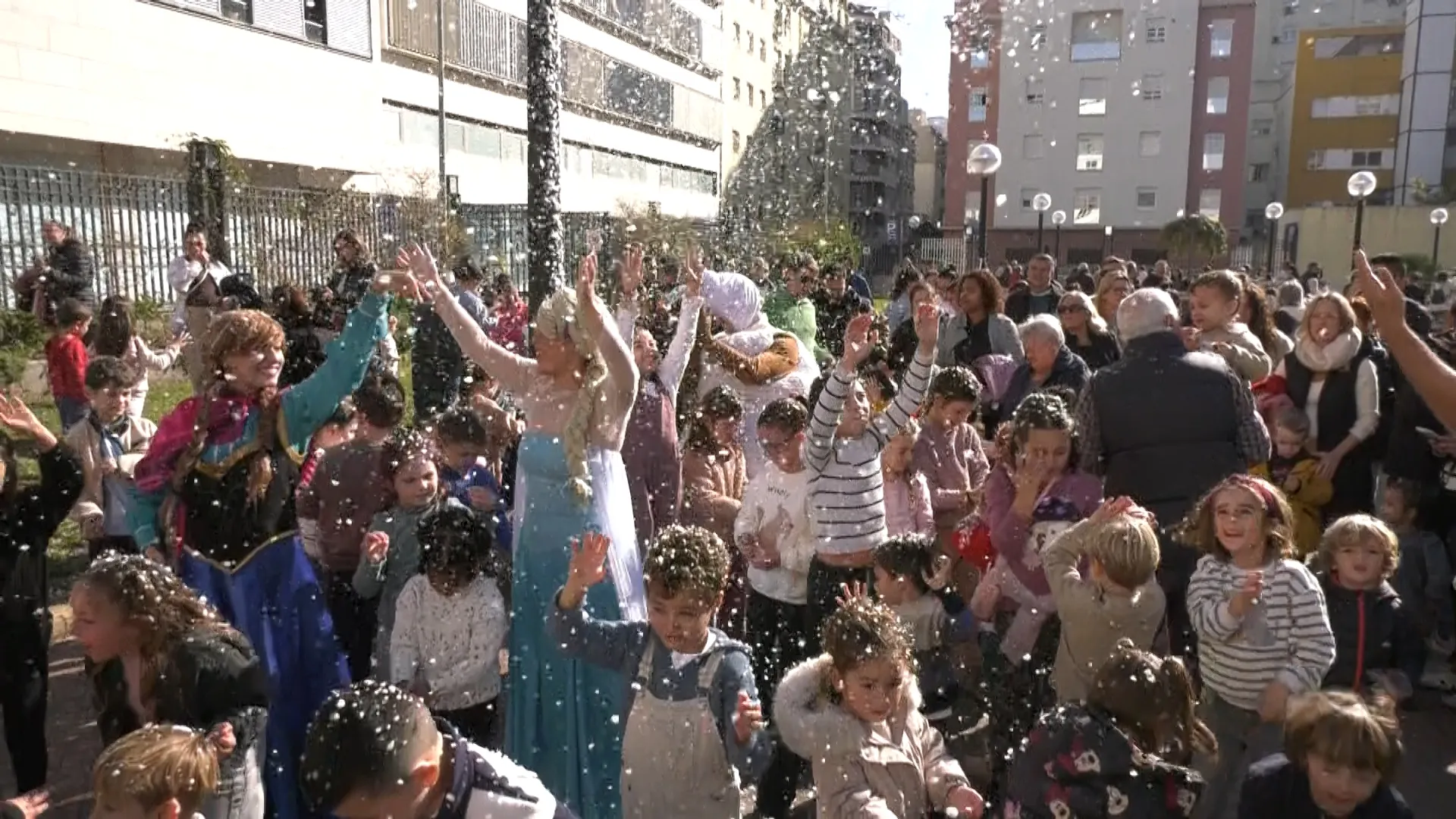 Imagen del cañón de espuma en la Plaza de Carlos Díaz