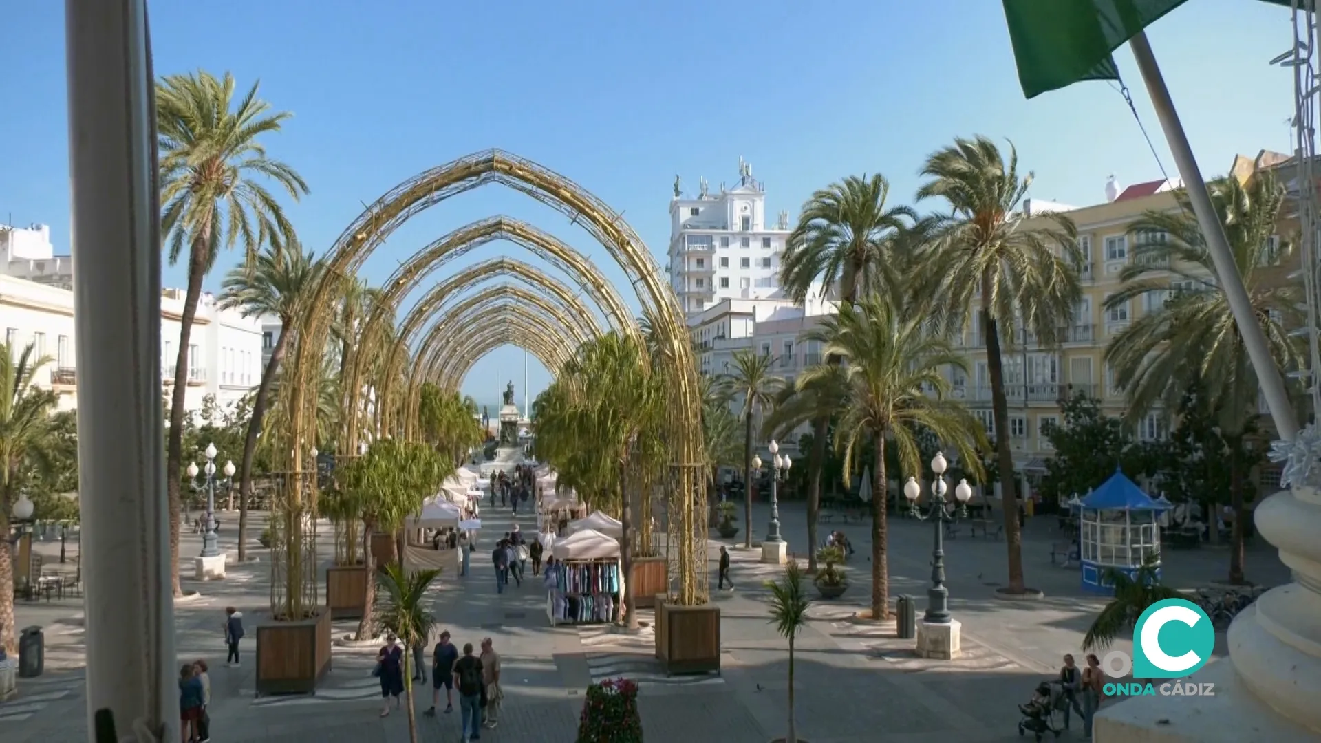 Alumbrado extraordinario en la plaza de San Juan de Dios.