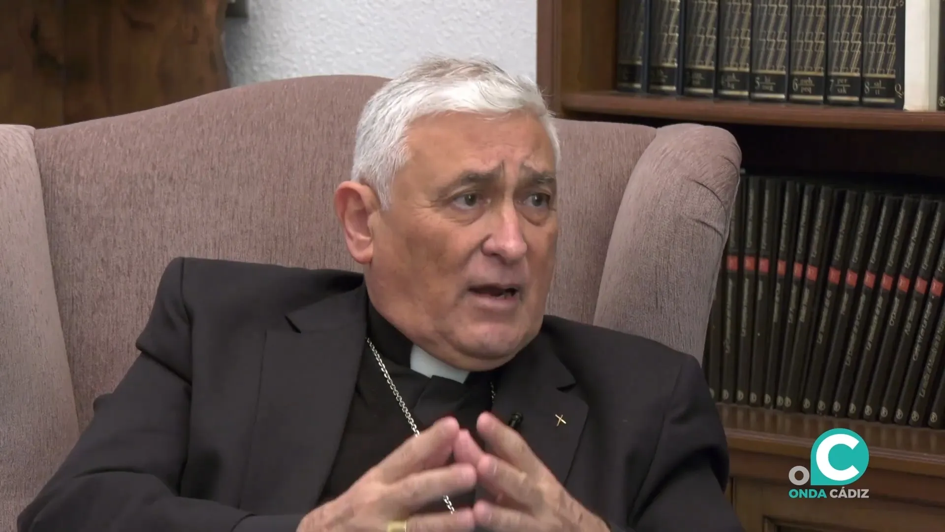 El obispo de Cádiz y Ceuta, Rafael Zornoza, en una entrevista en Onda Cádiz Televisión. 