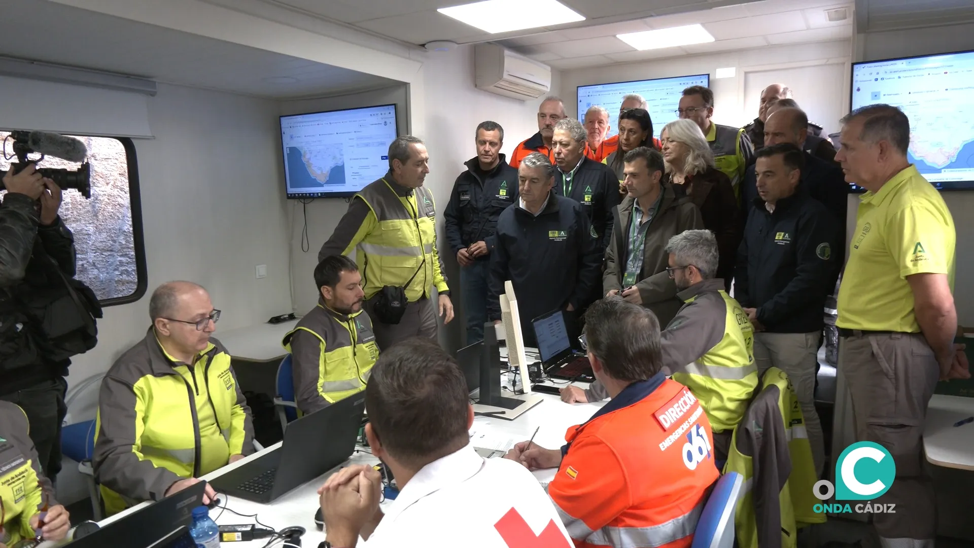 Más de un millar de efectivos se reúnen en el Puesto de Mando Avanzado que se ha habilitado este jueves en las bóvedas de Santa Elena.