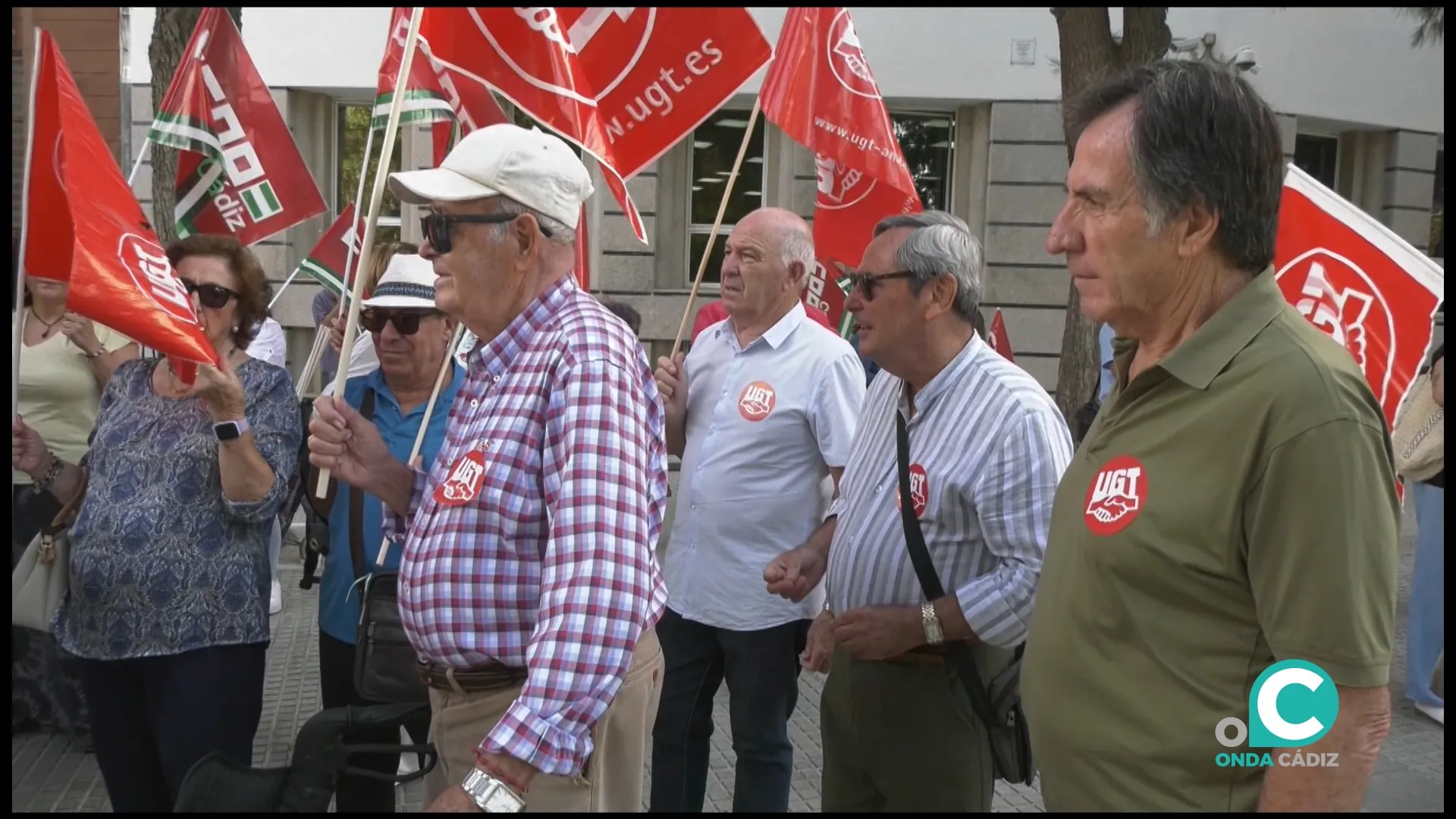 Imagen de una protesta de los pensionistas  frente ala delegación de la Junta en Cádiz 