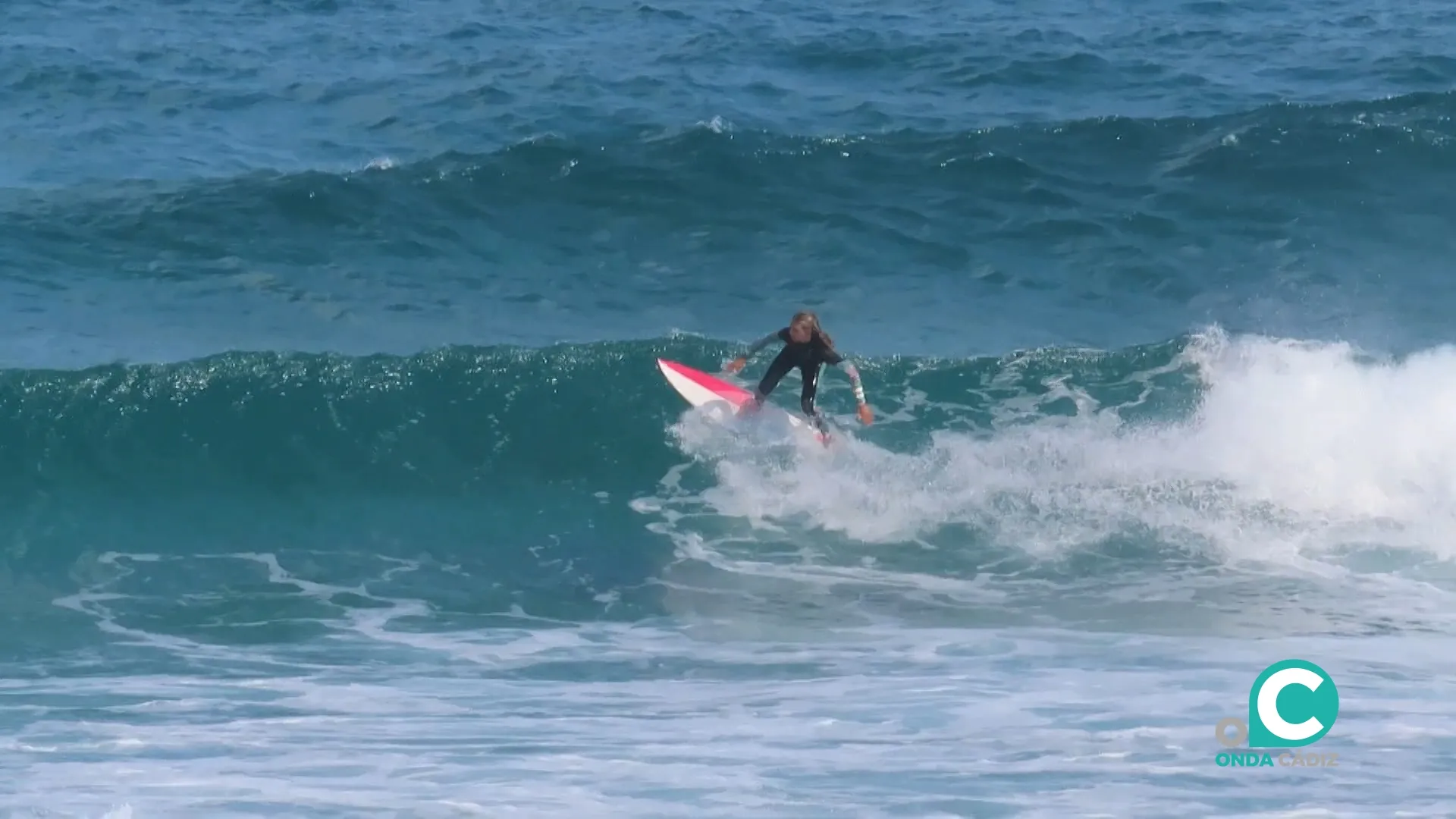 La surfista gaditana Julieta Rodríguez-Villamil en el Campeonato de Longboard 2025.
