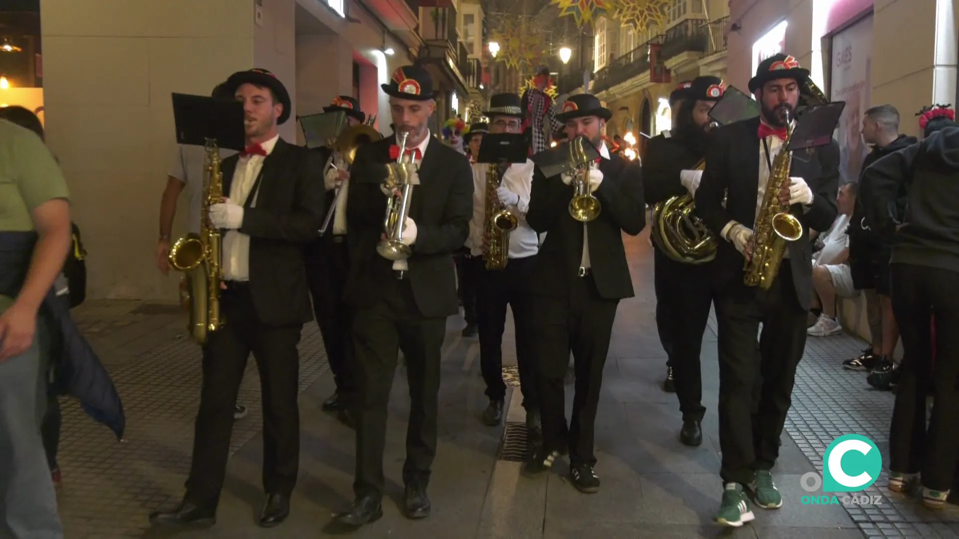 Inicio del pasacalles por el centro histórico de la ciudad