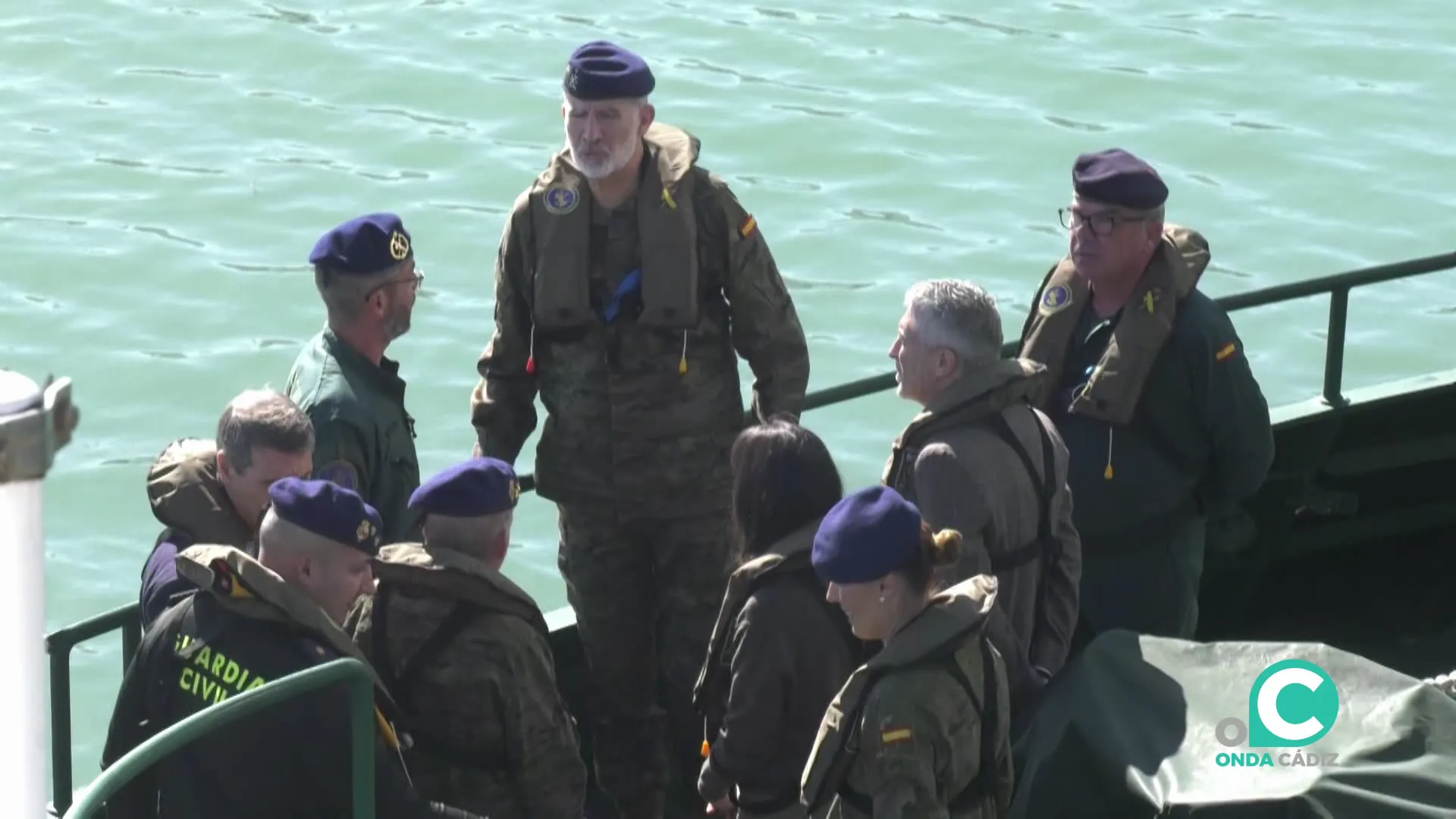 El Jefe del Estado embarcado durante el ejercicio efectuado en aguas gaditanas