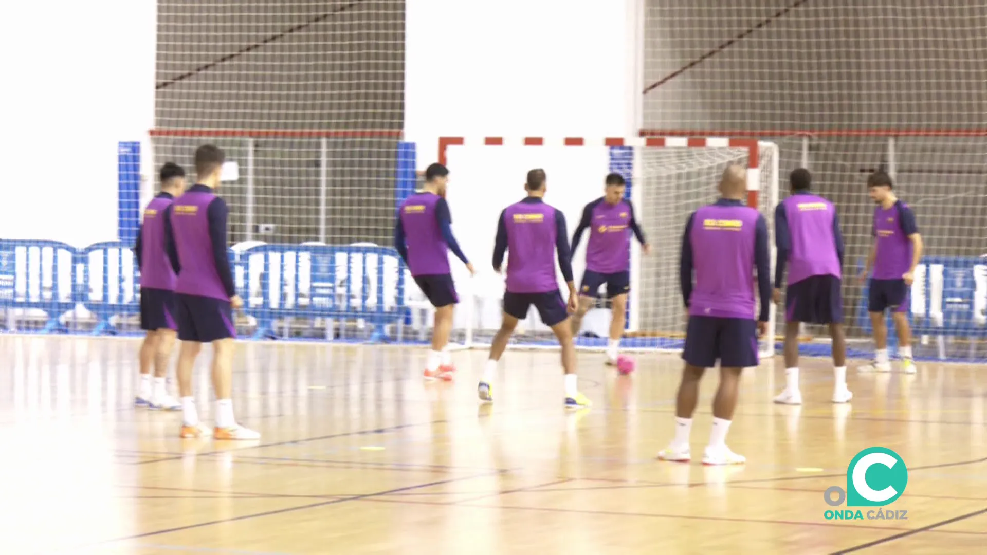 La plantilla azulgrana durante el entrenamiento antes del duelo frente a los gaditanos