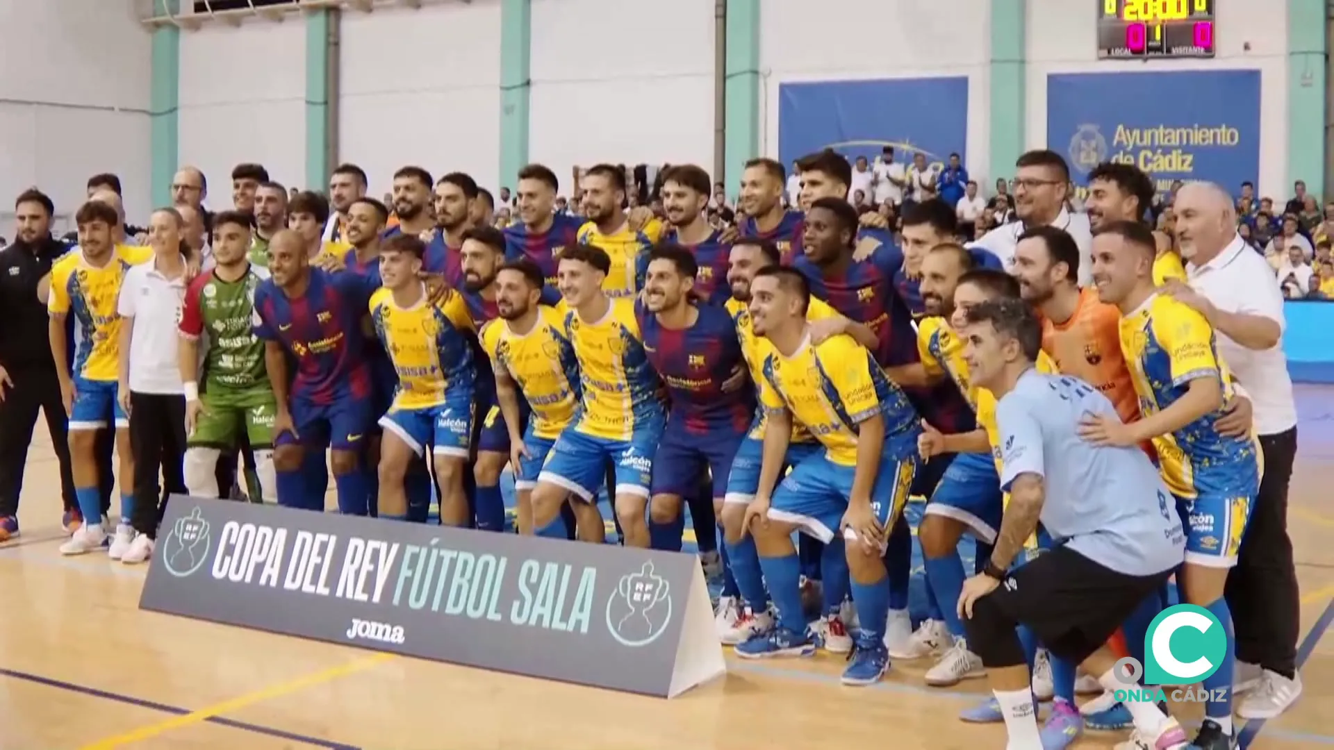 Las dos plantillas hermanadas en un momento histórico y deportivo