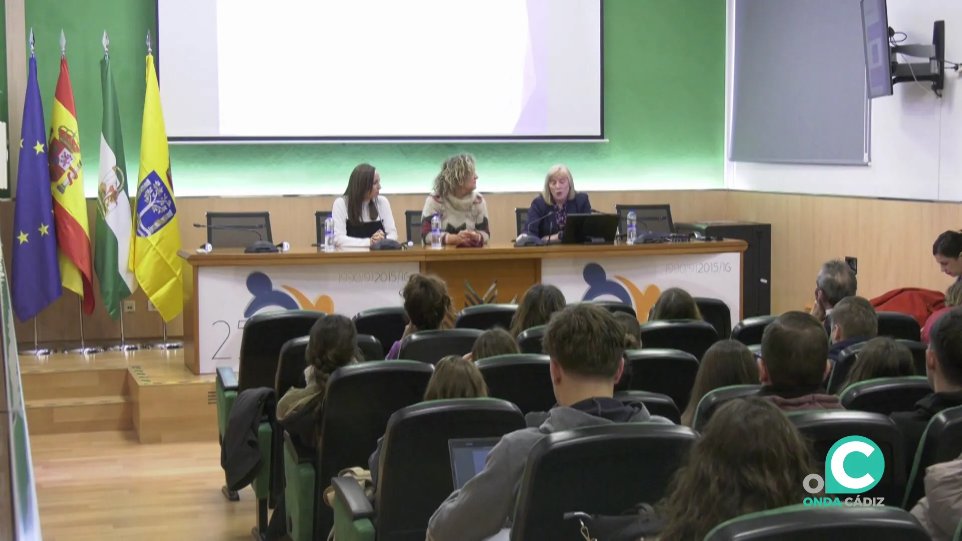 La profesora titular de la UCA, Francisca Fuentes, durante su intervención en el encuentro de este miércoles