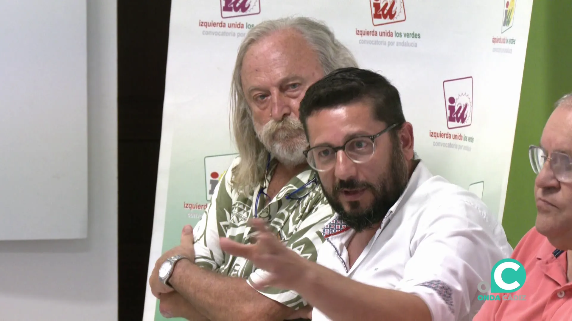El Coordinador Provincial de IU Cádiz durante una intervención en la sede de la formación de Cádiz en una imagen de archivo
