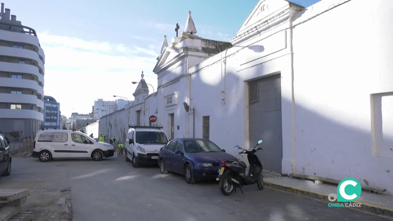 Entrada al antigua camposanto de la capital gaditana
