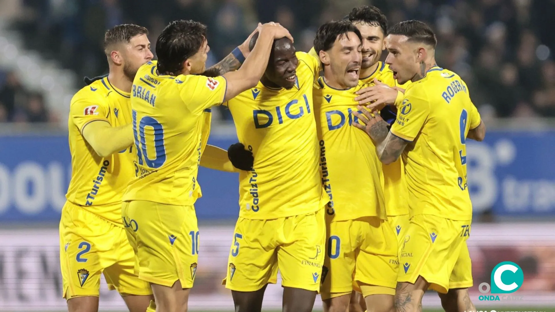 Los jugadores cadistas celebran el gol de Moussa Diakité (Foto: Cádiz CF)