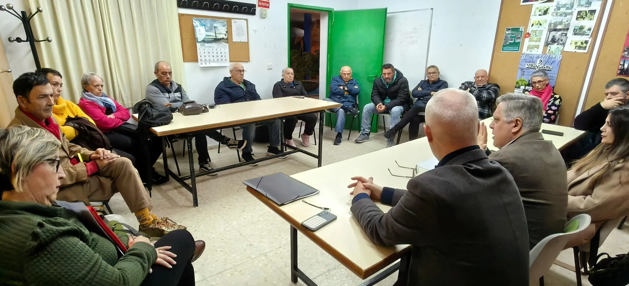 Reunión del PSOE con representantes vecinales del barrio de Puntales.