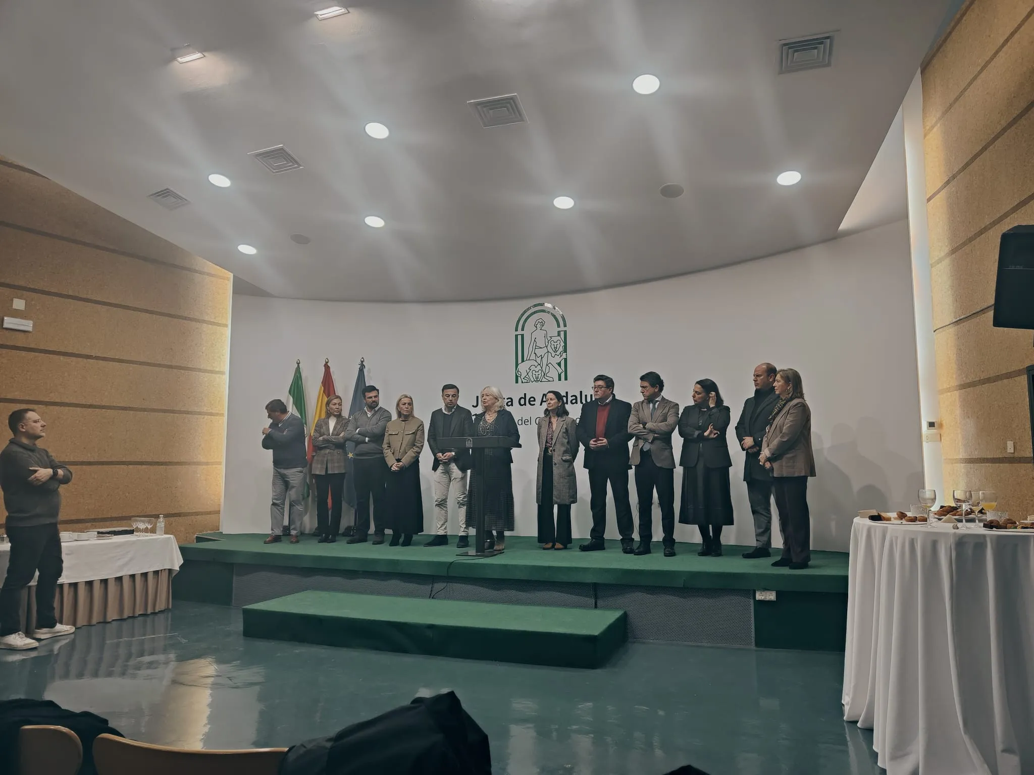 La delegada del Gobierno de la Junta en Cádiz, Mercedes Colombo, participa en un encuentro navideño con periodistas y los responsables de los medios de comunicación en la provincia. 