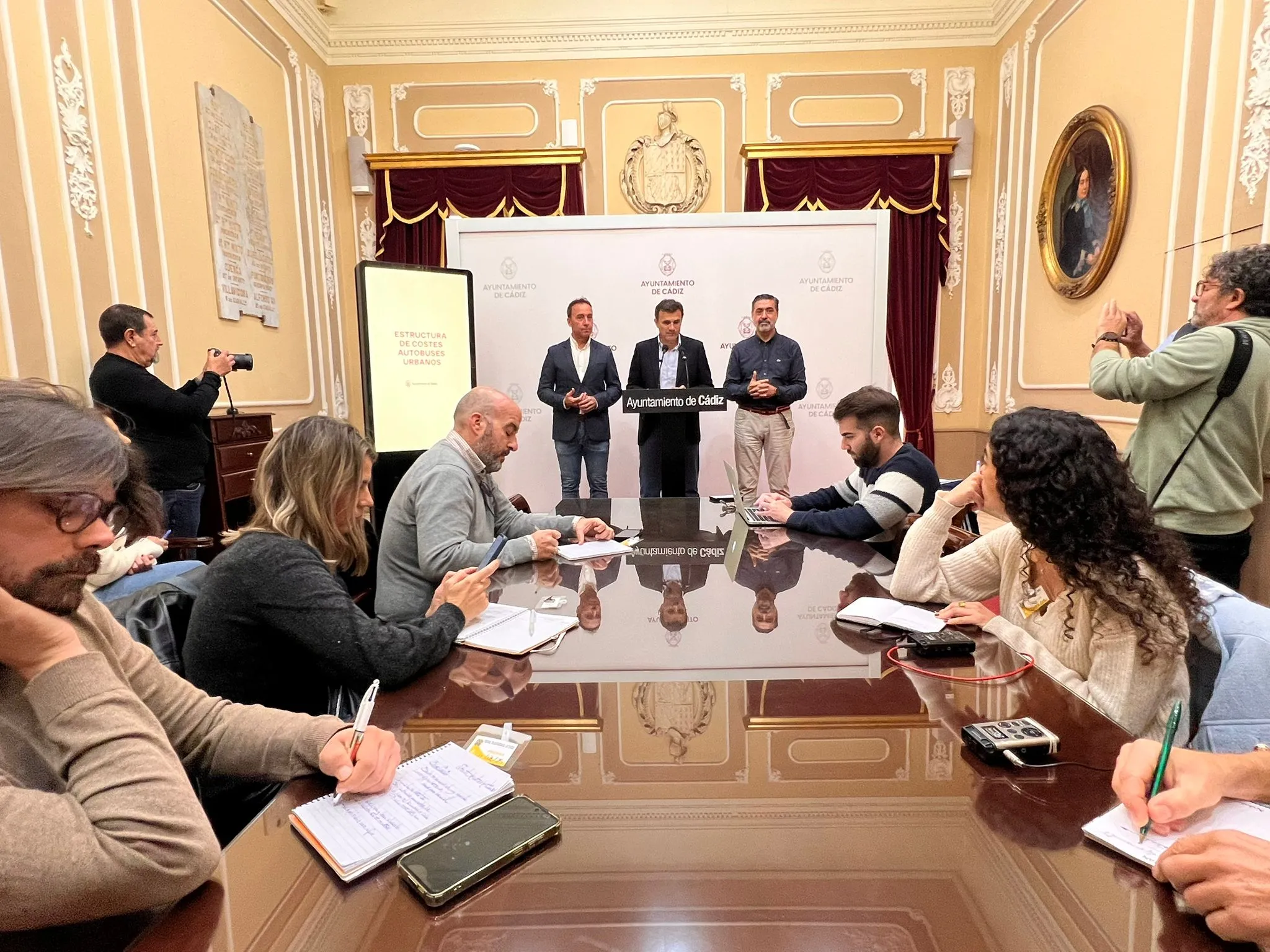 La estructura de costes de transportes para el nuevo pliego de autobuses irá al próximo pleno.